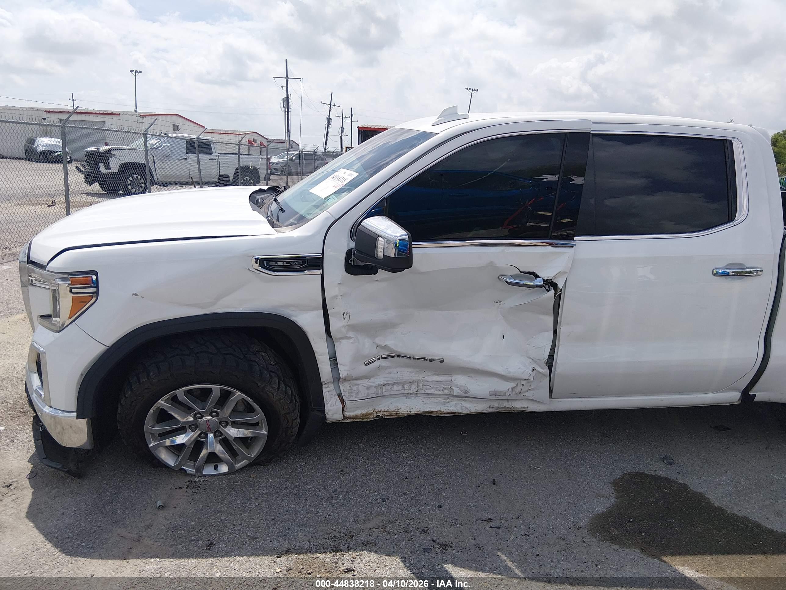 GMC SIERRA image 6