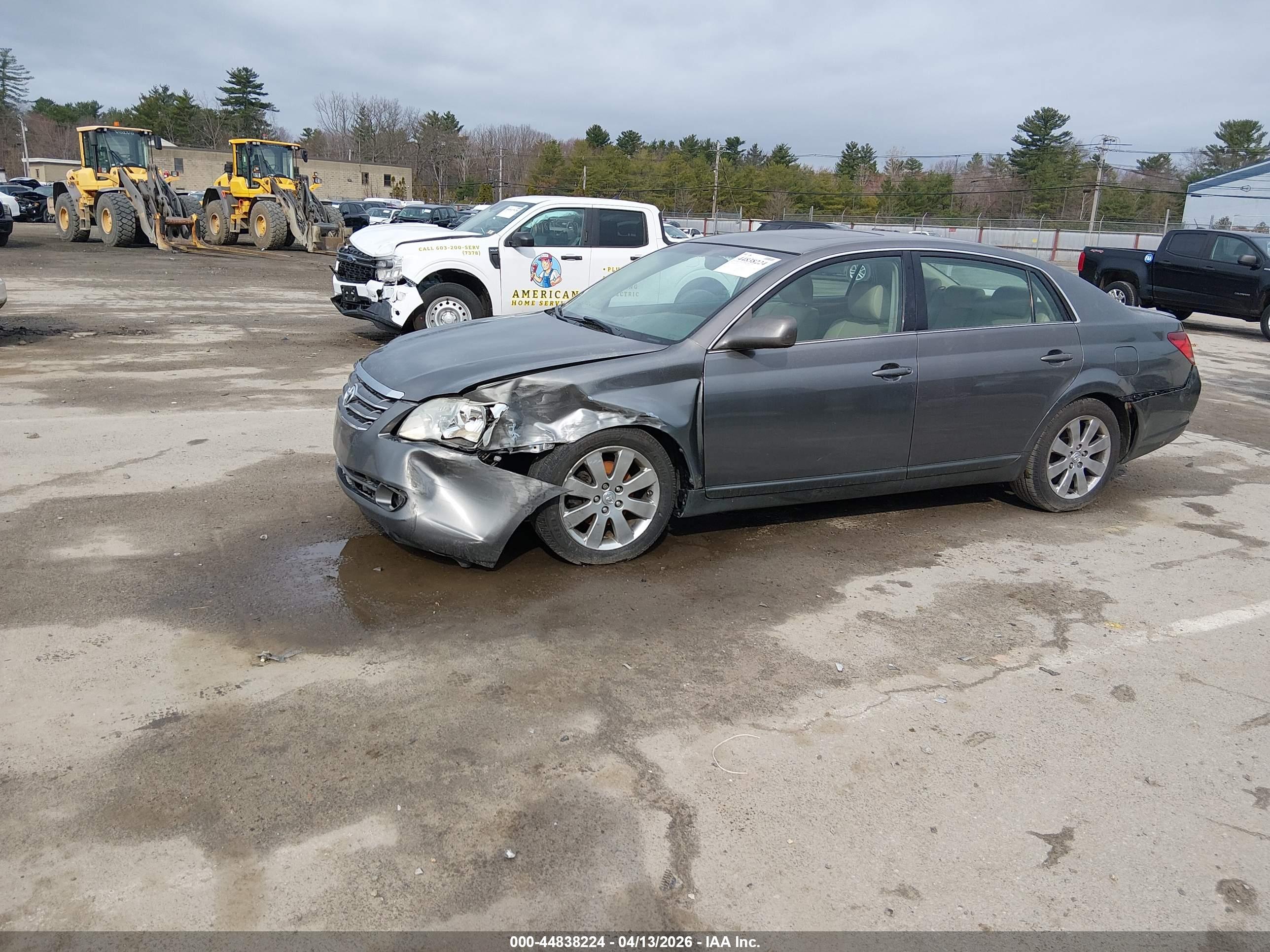 TOYOTA AVALON image 2
