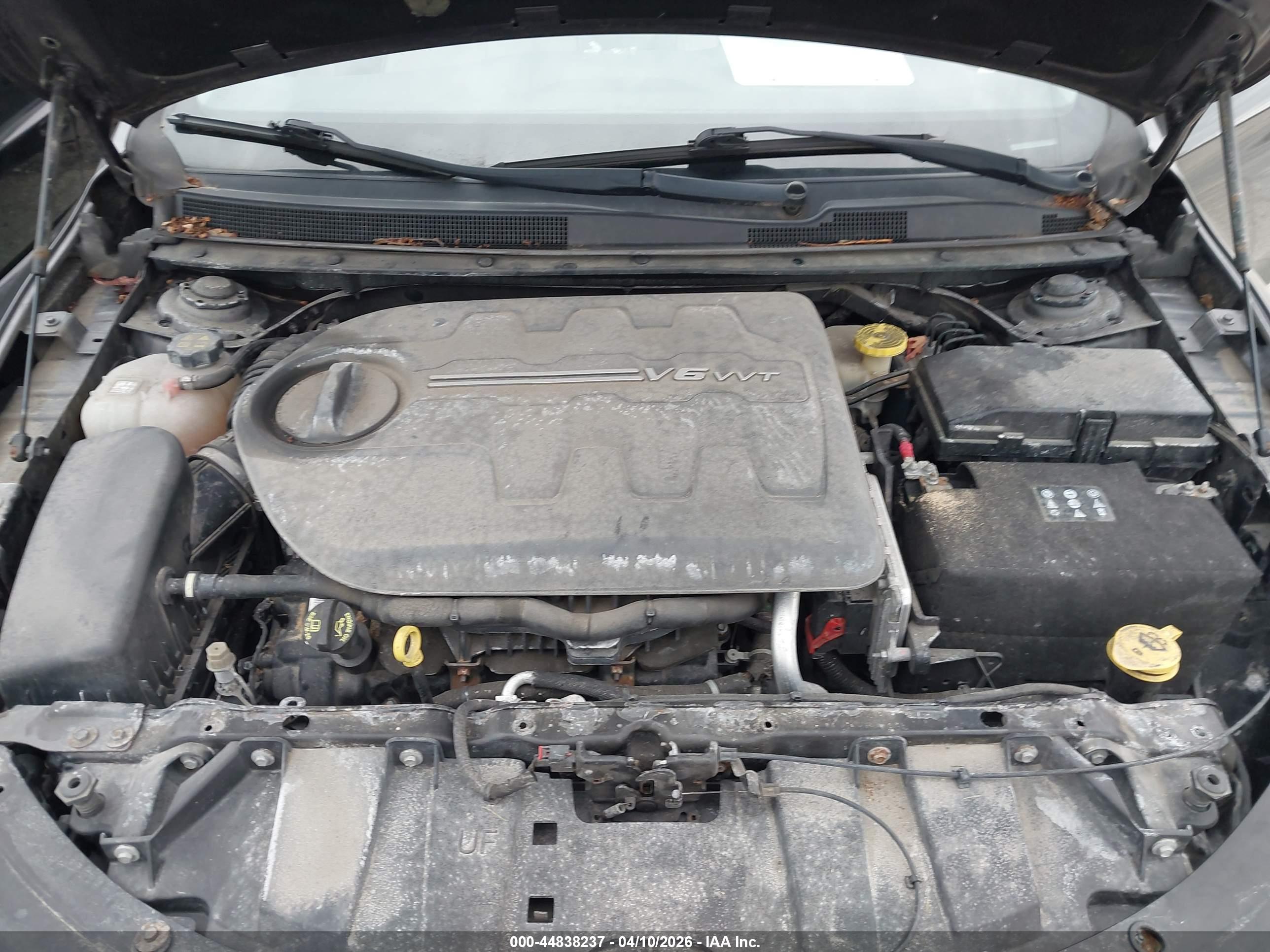 CHRYSLER 200 image 10