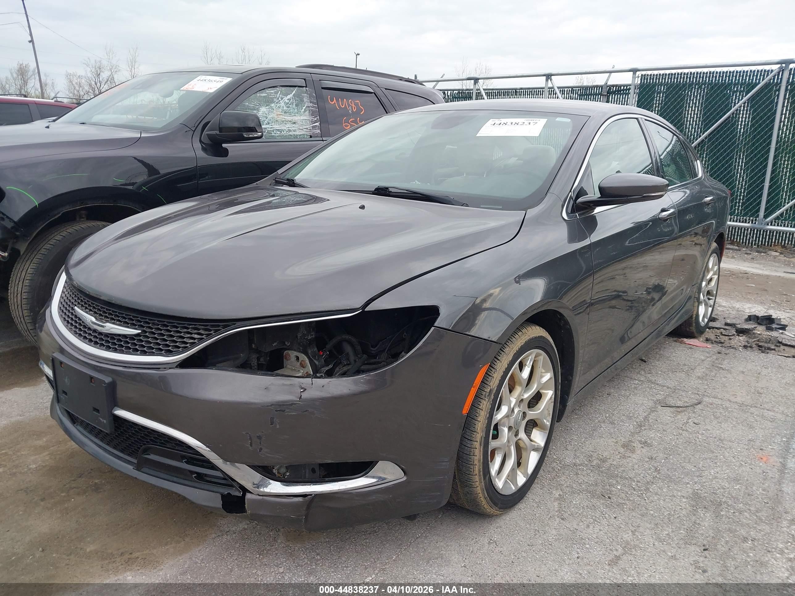 CHRYSLER 200 image 2
