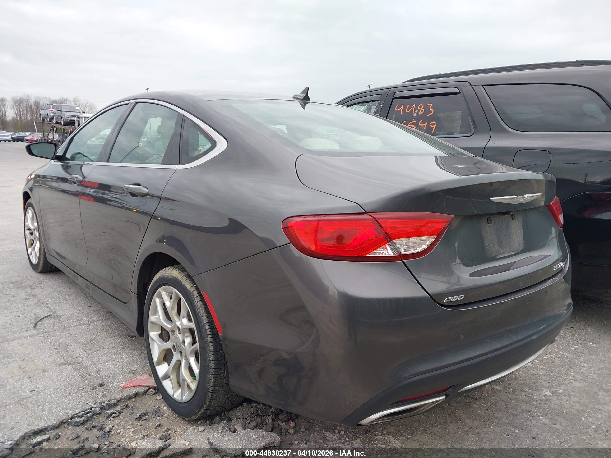 CHRYSLER 200 image 3