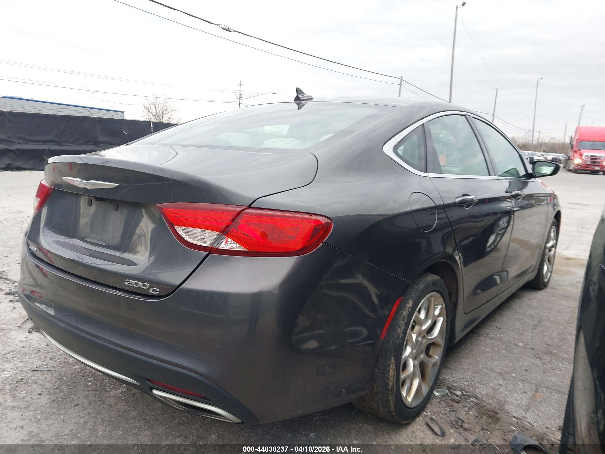 CHRYSLER 200 image 4