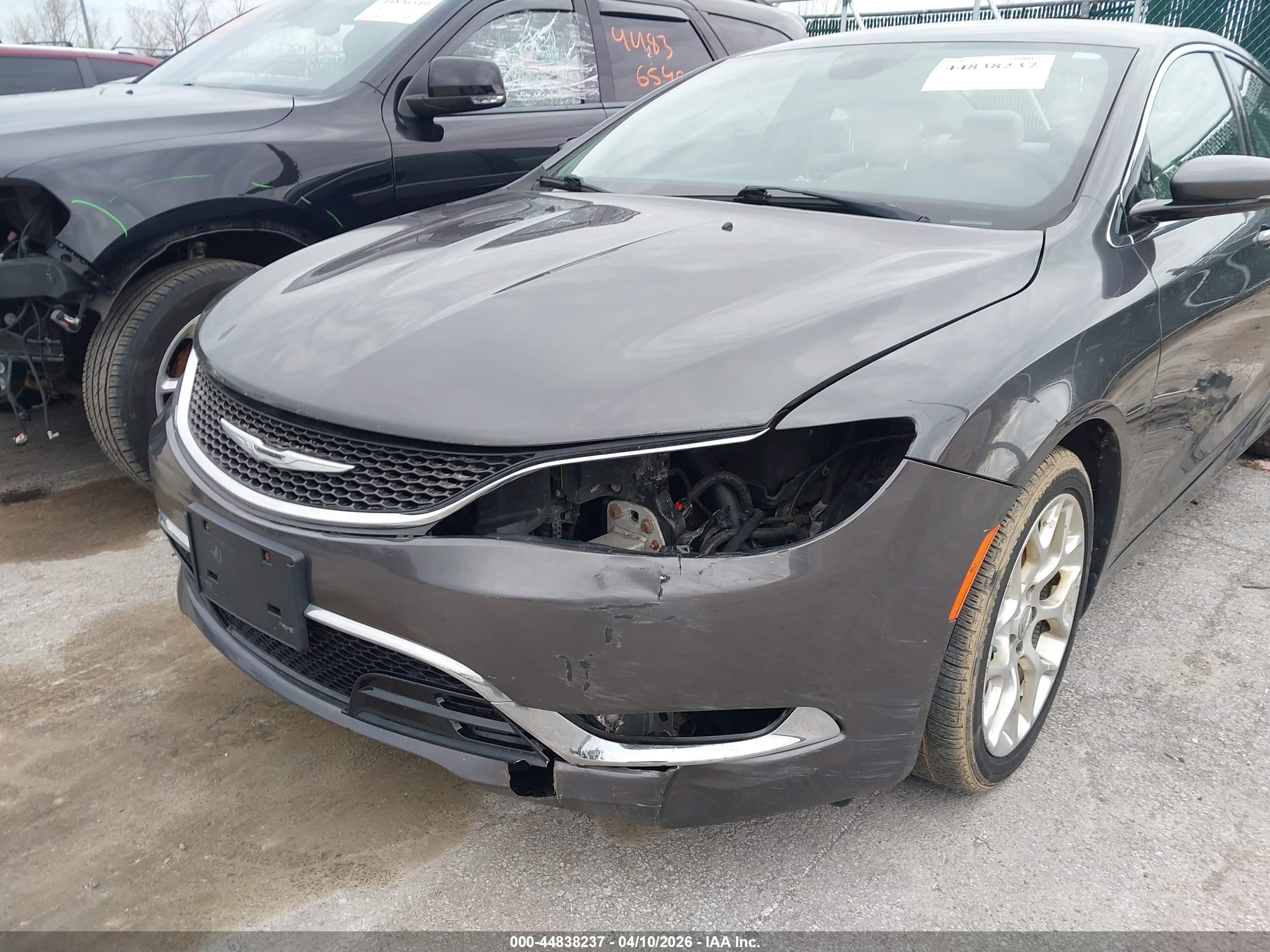 CHRYSLER 200 image 6