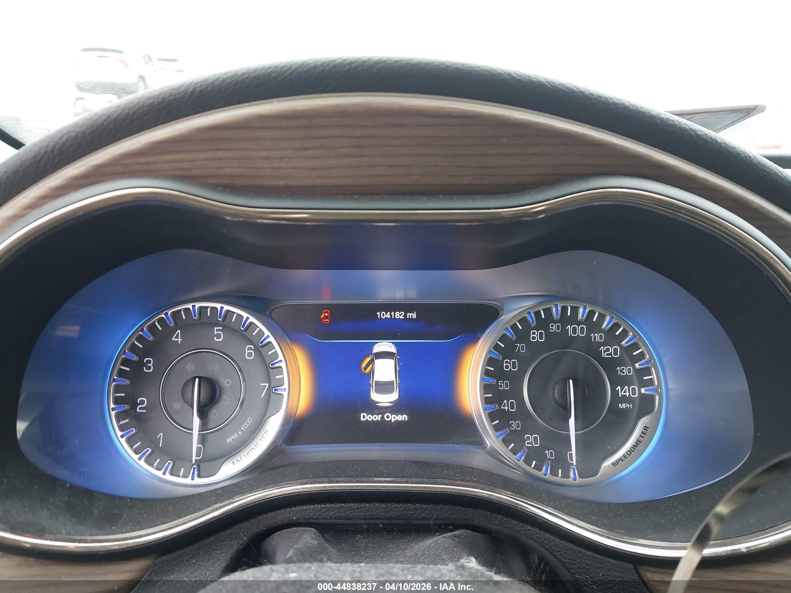 CHRYSLER 200 image 7