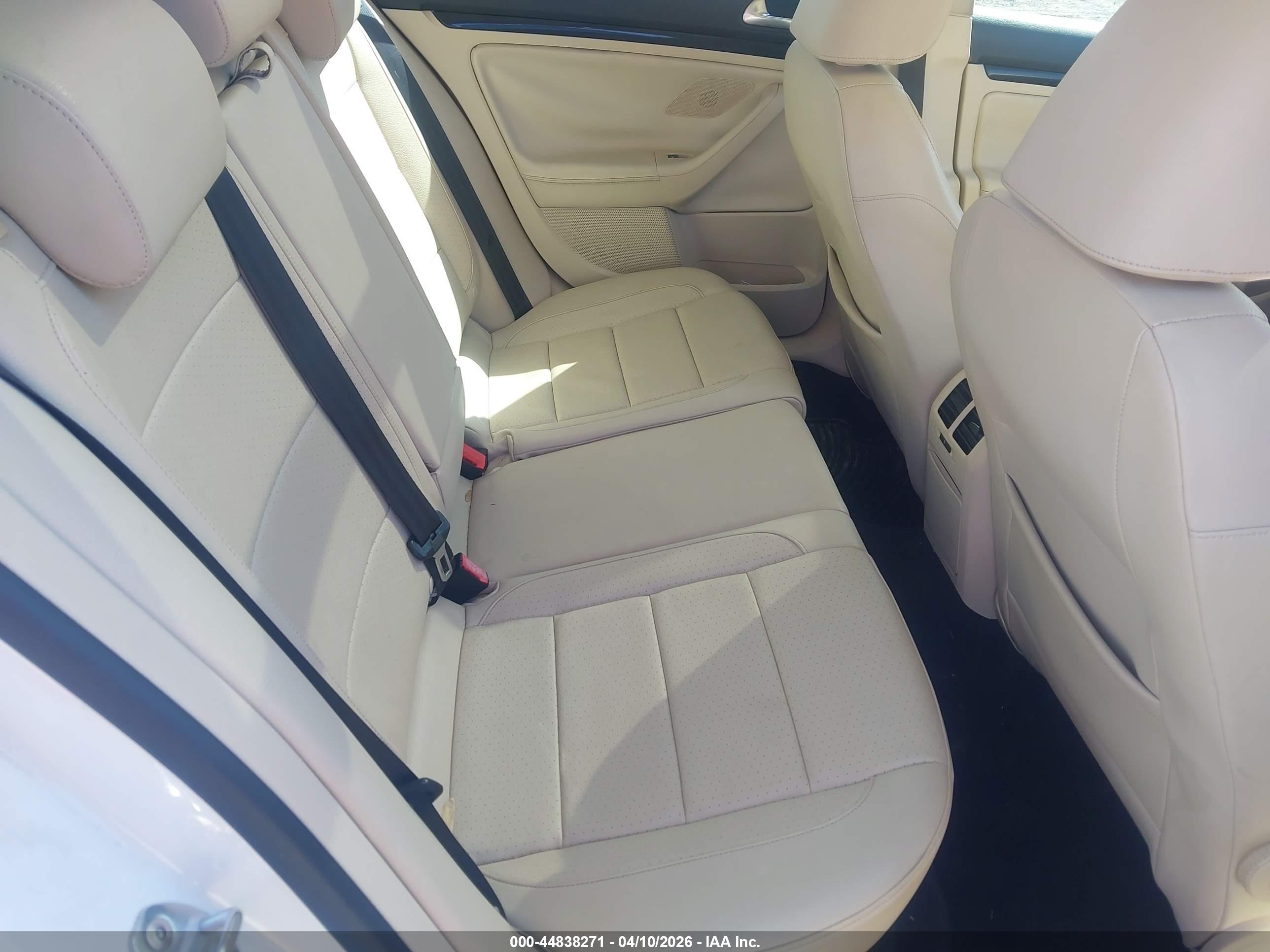 VOLKSWAGEN JETTA image 8