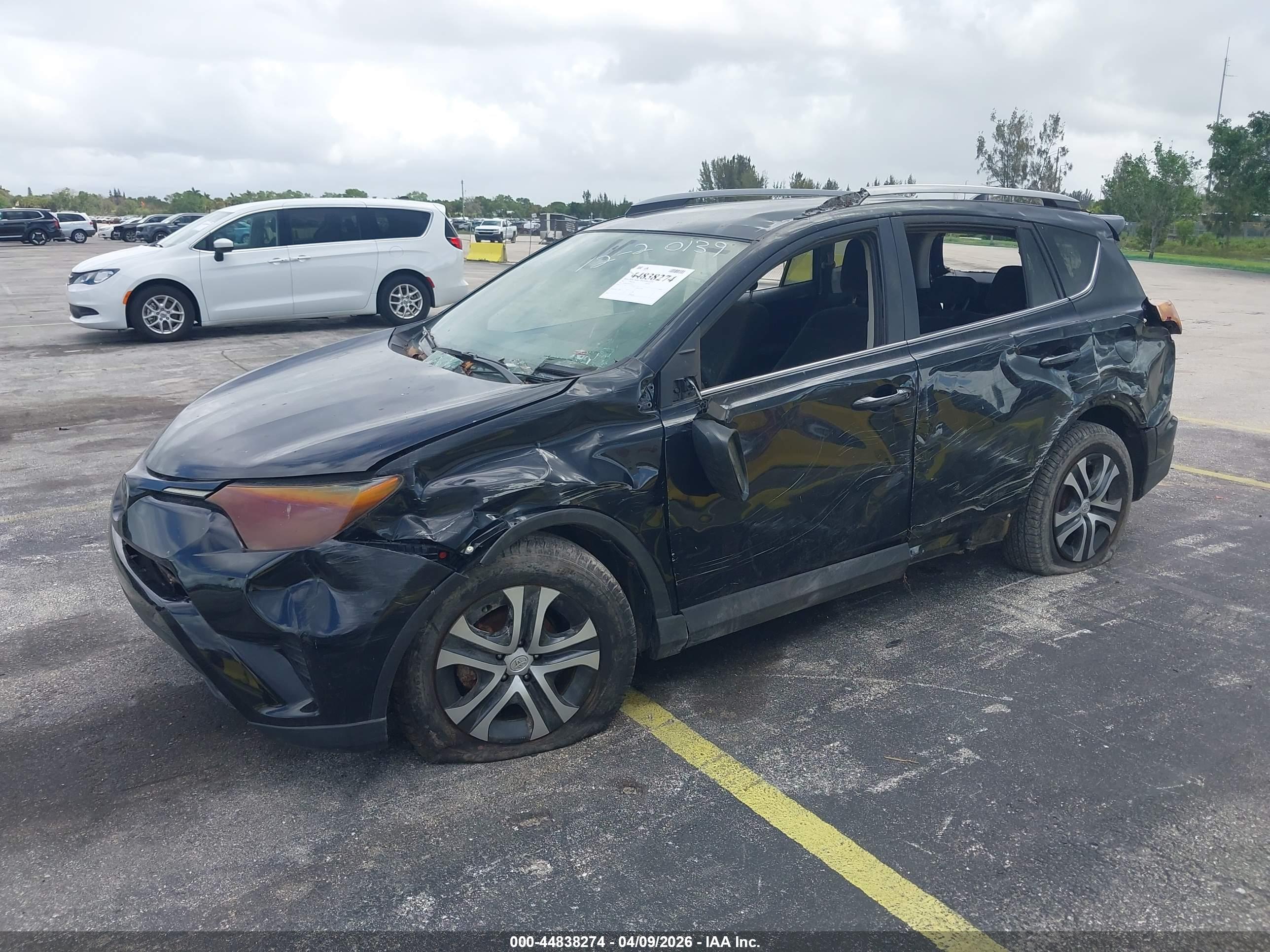 TOYOTA RAV4 image 2