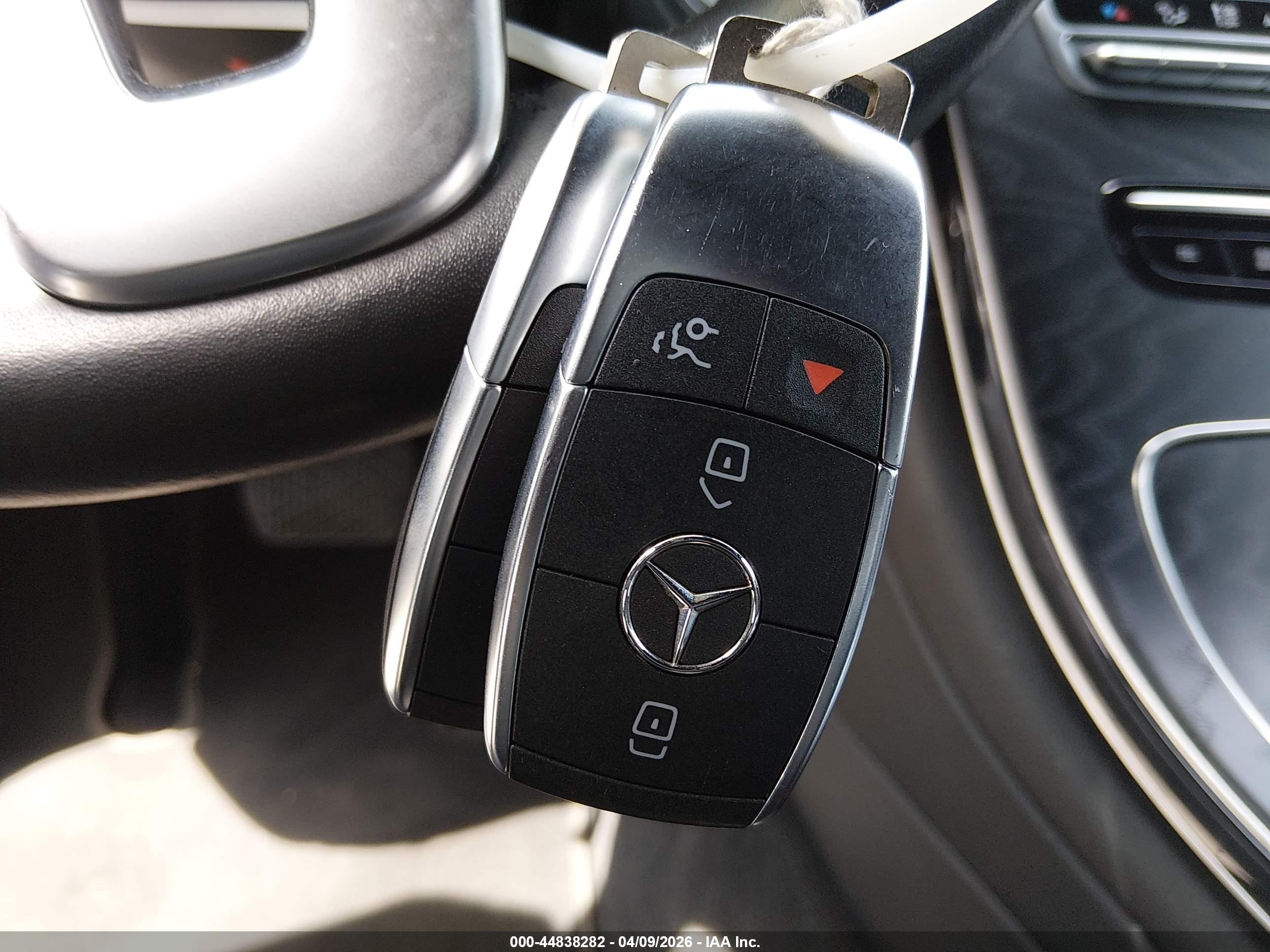 MERCEDES-BENZ GLC image 11