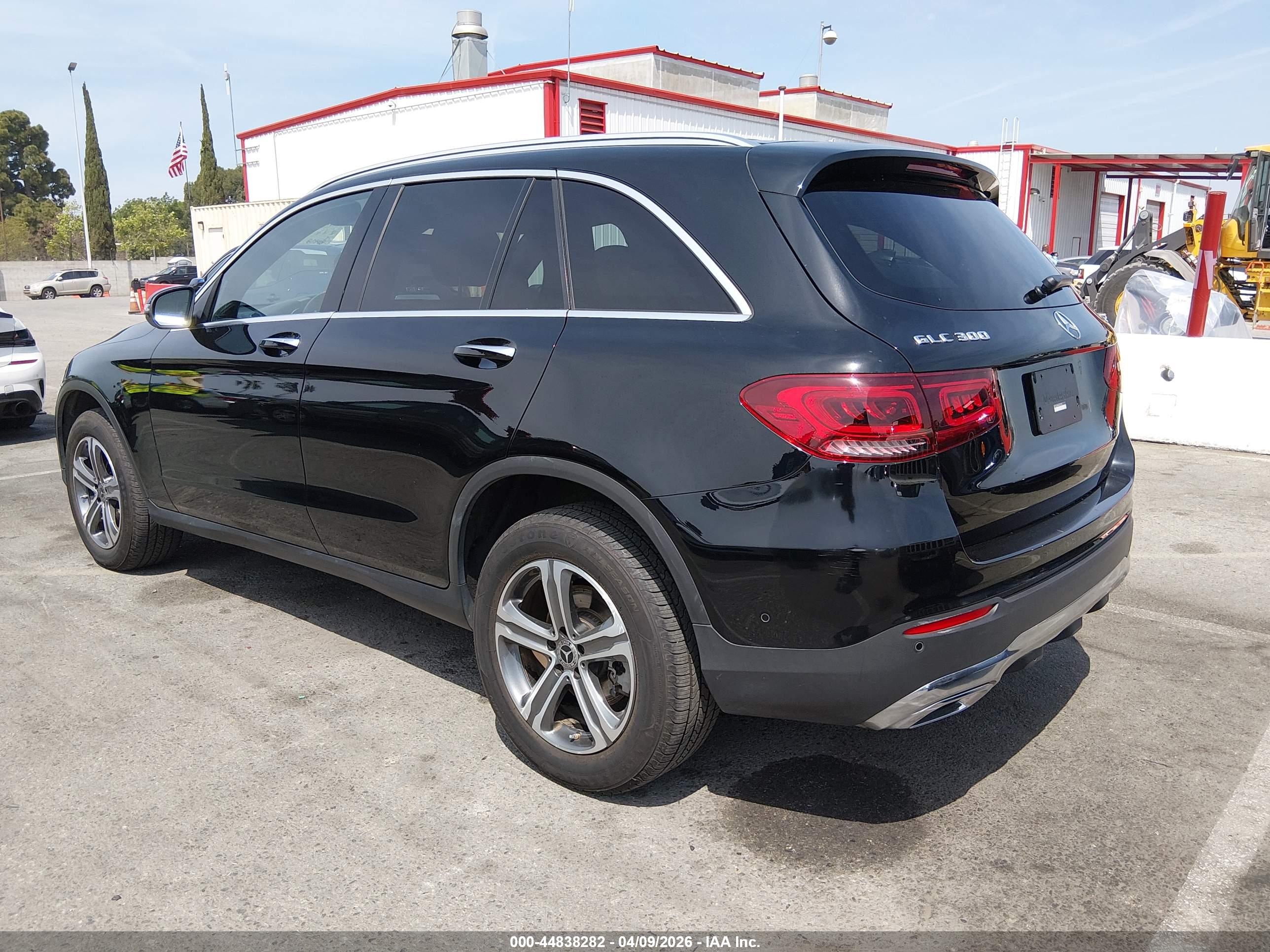 MERCEDES-BENZ GLC image 3