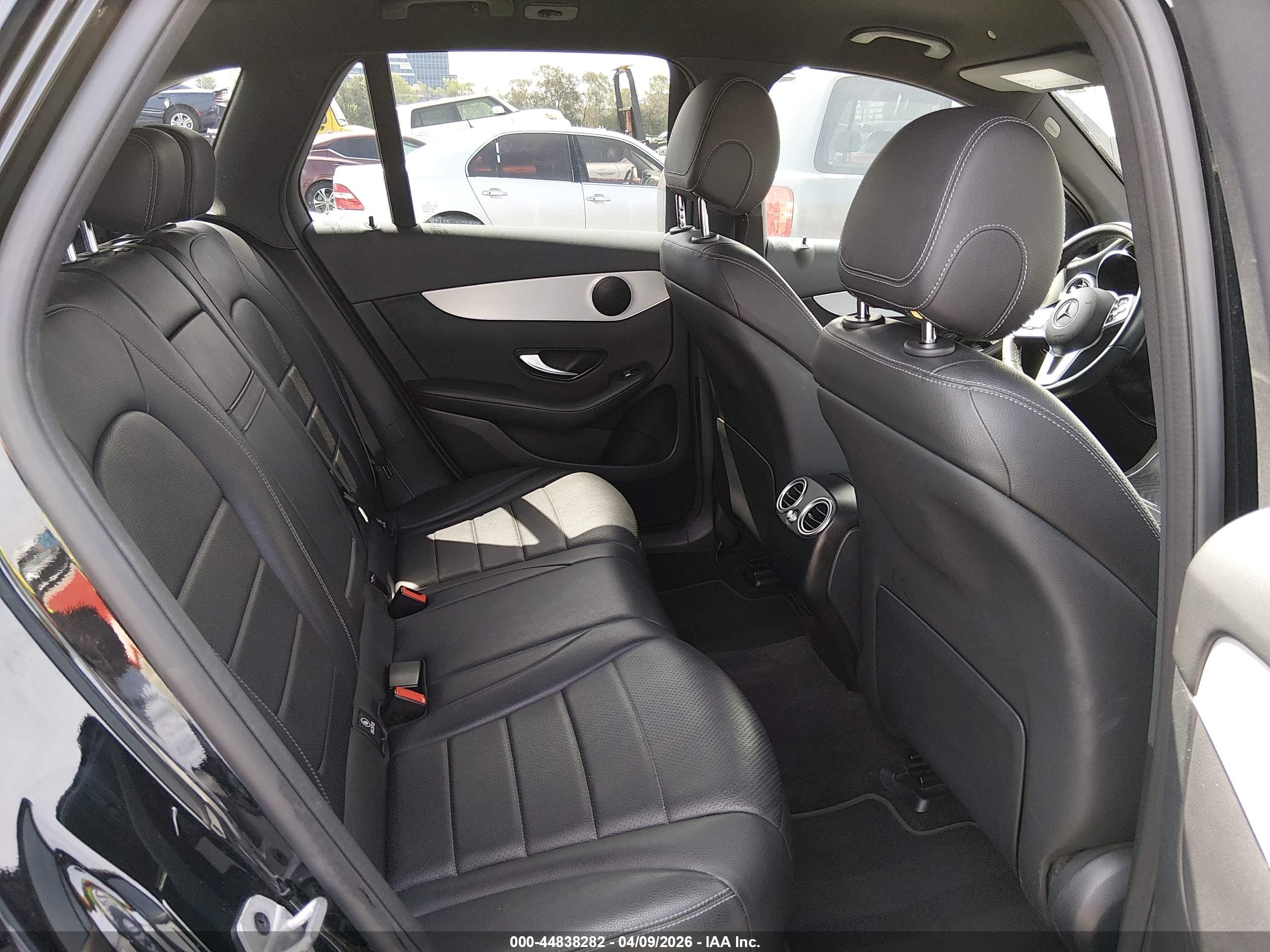 MERCEDES-BENZ GLC image 8