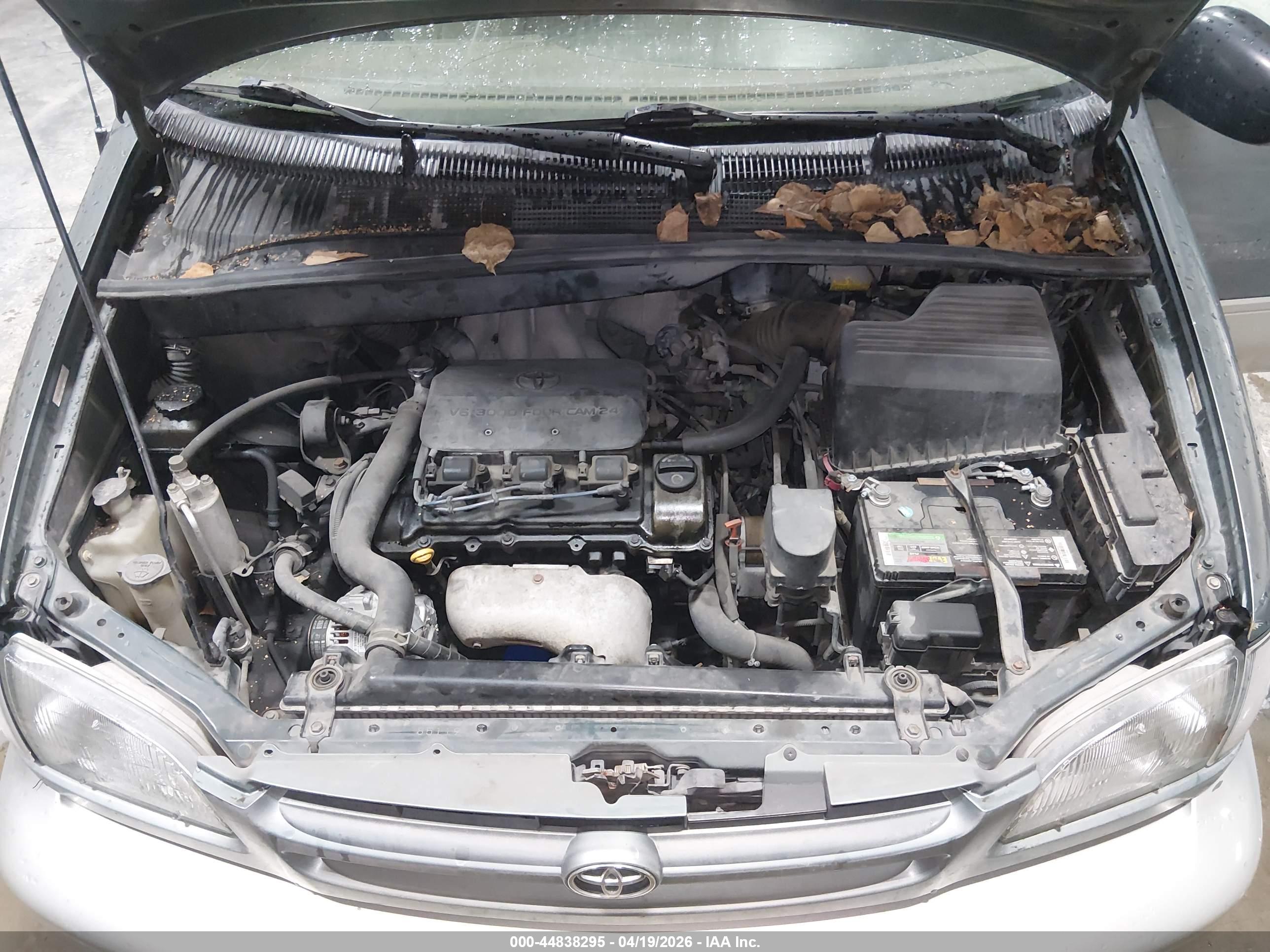 TOYOTA SIENNA image 10