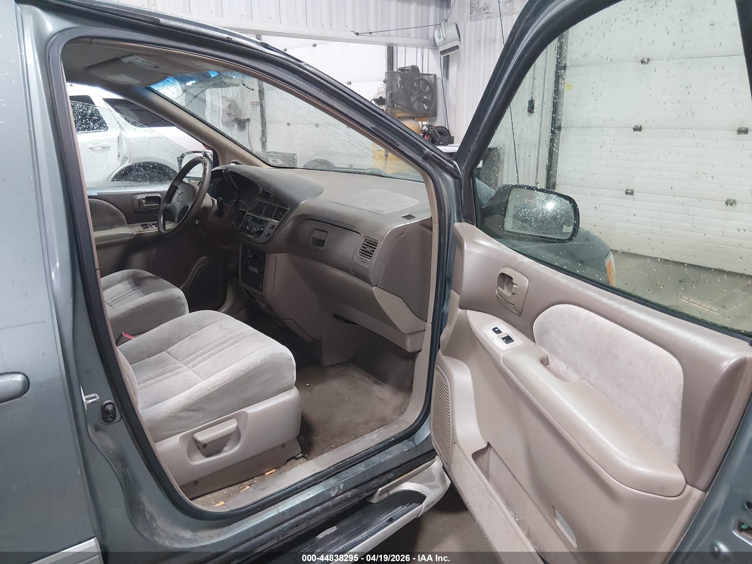 TOYOTA SIENNA image 5
