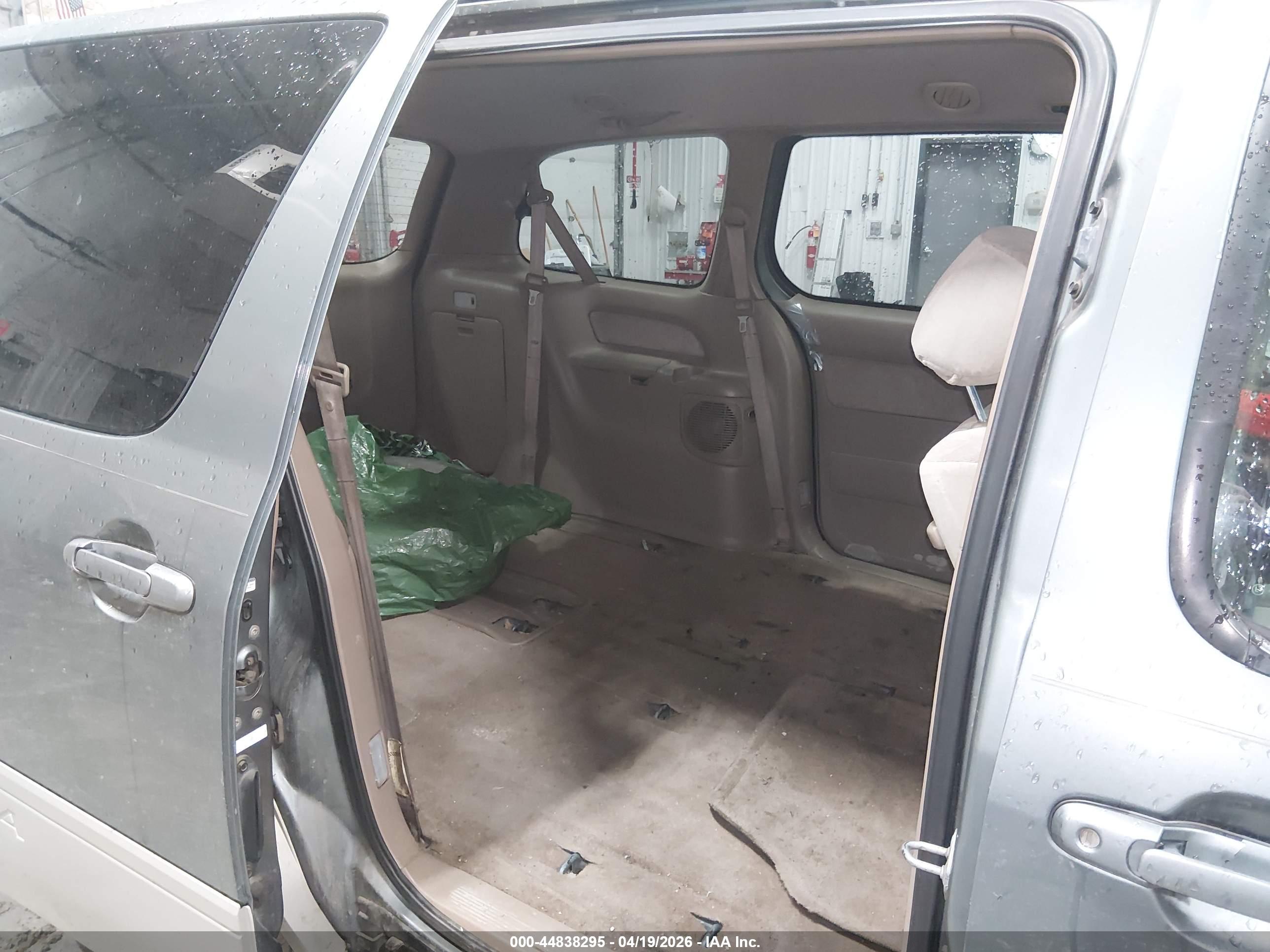 TOYOTA SIENNA image 8