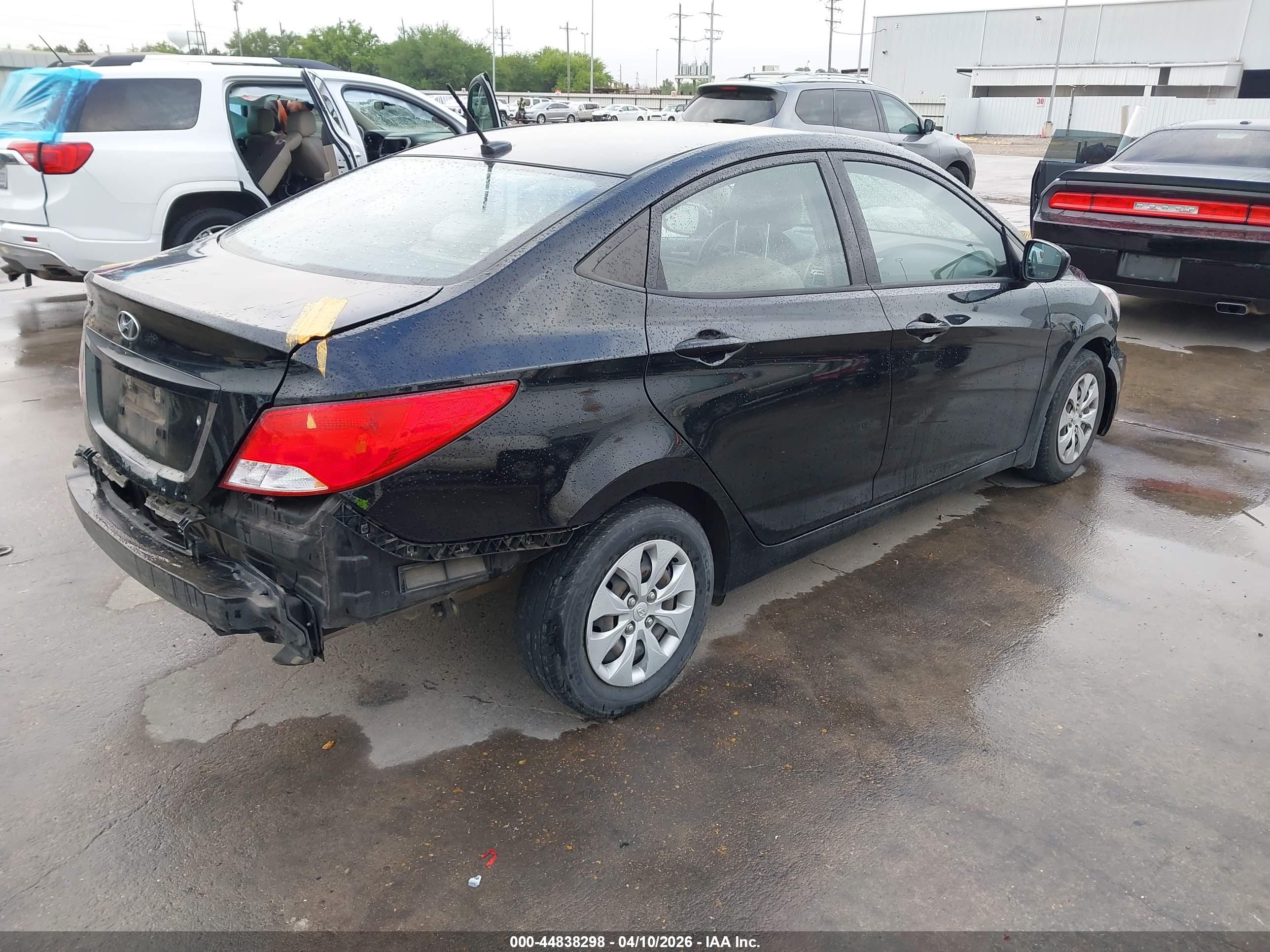 HYUNDAI ACCENT image 4