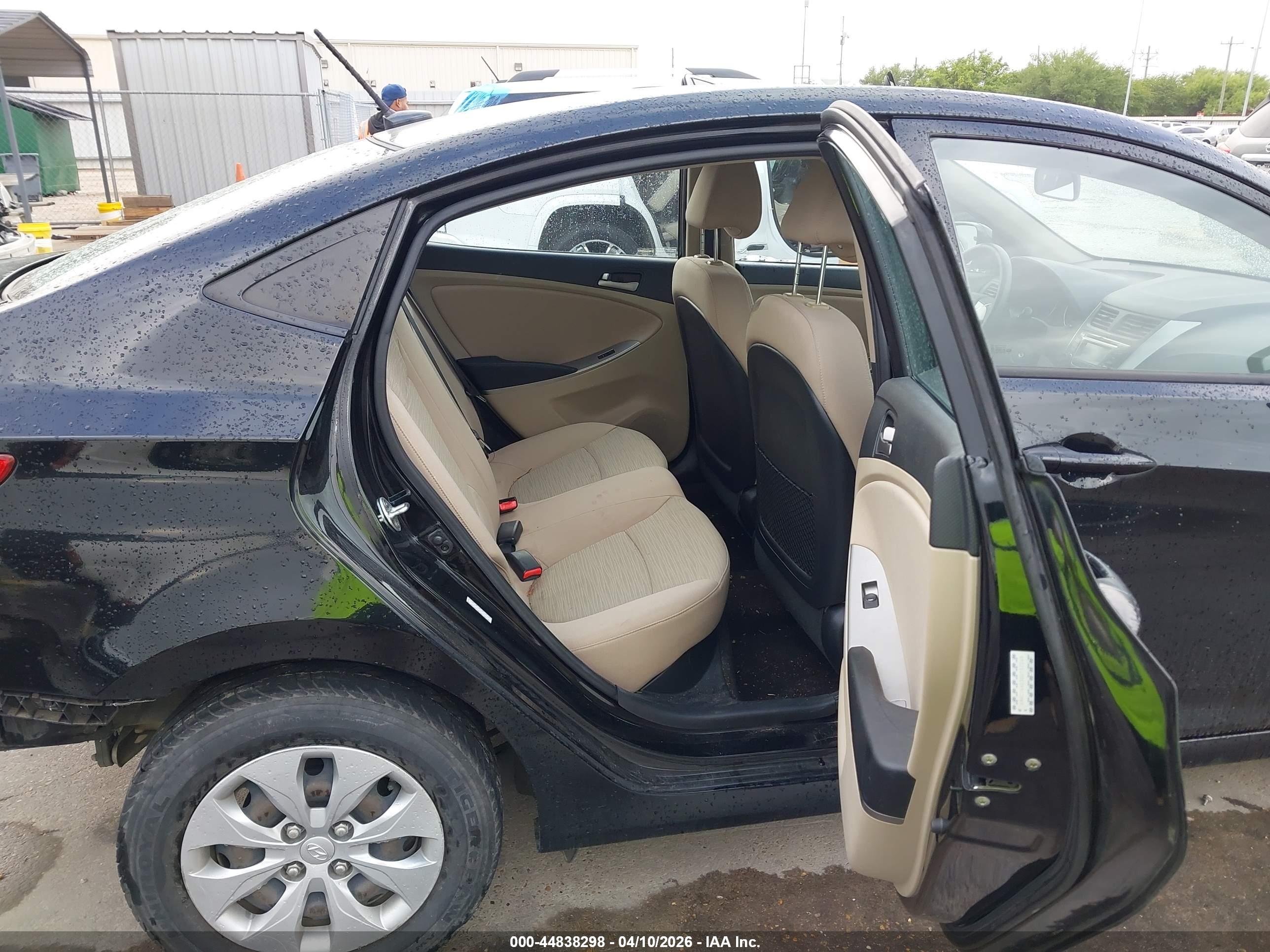 HYUNDAI ACCENT image 8