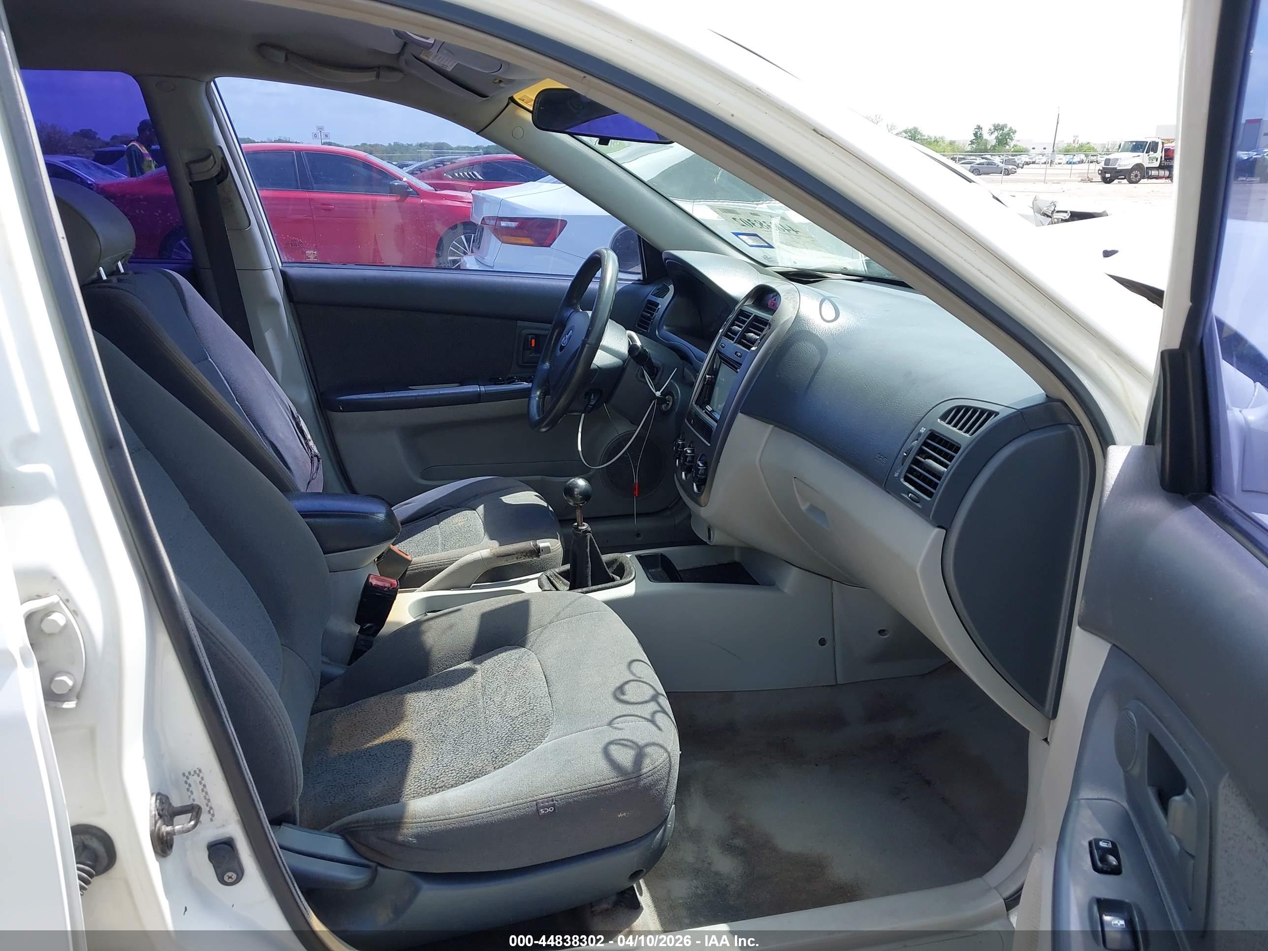 KIA SPECTRA5 image 5