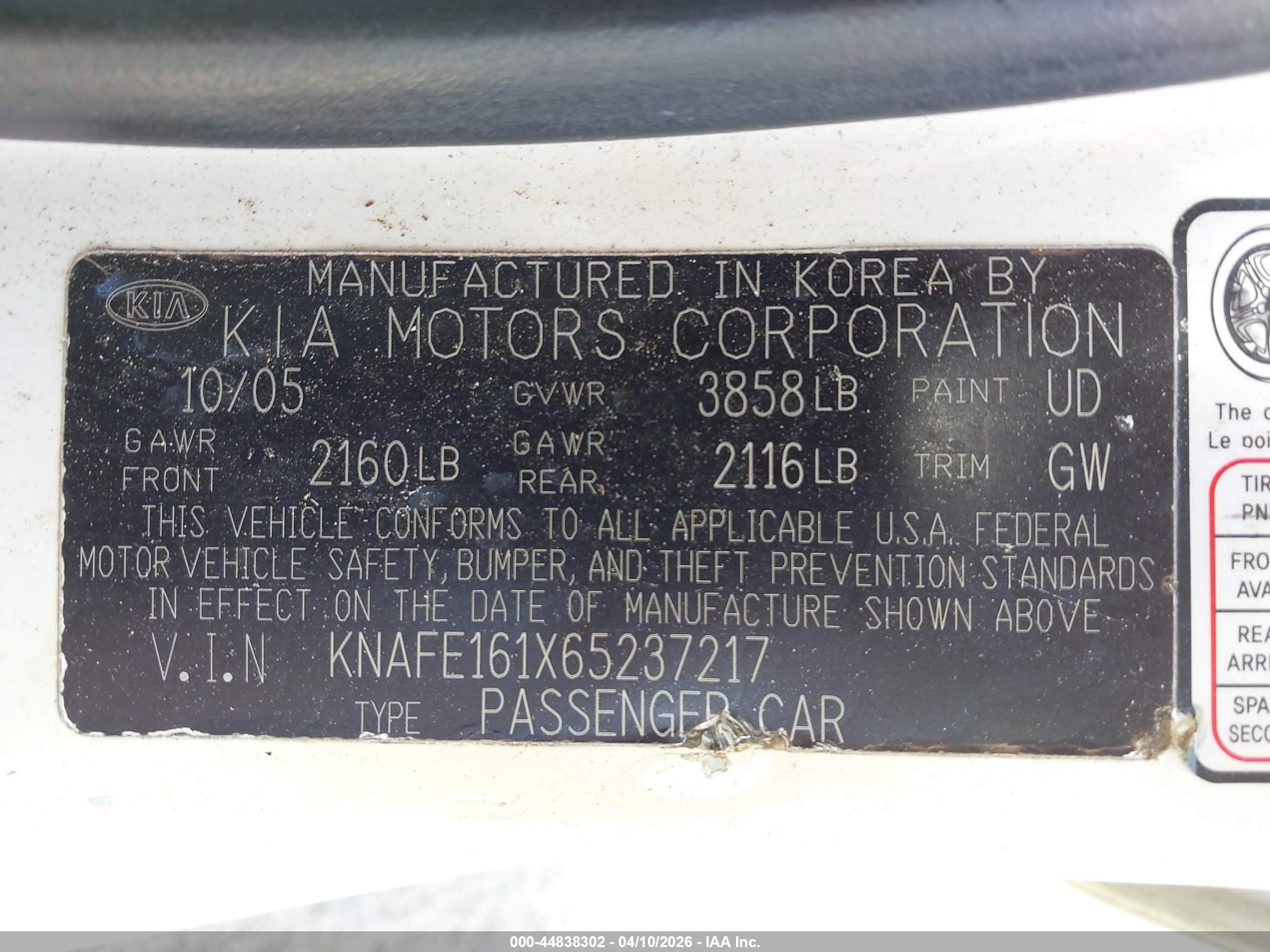 KIA SPECTRA5 image 9