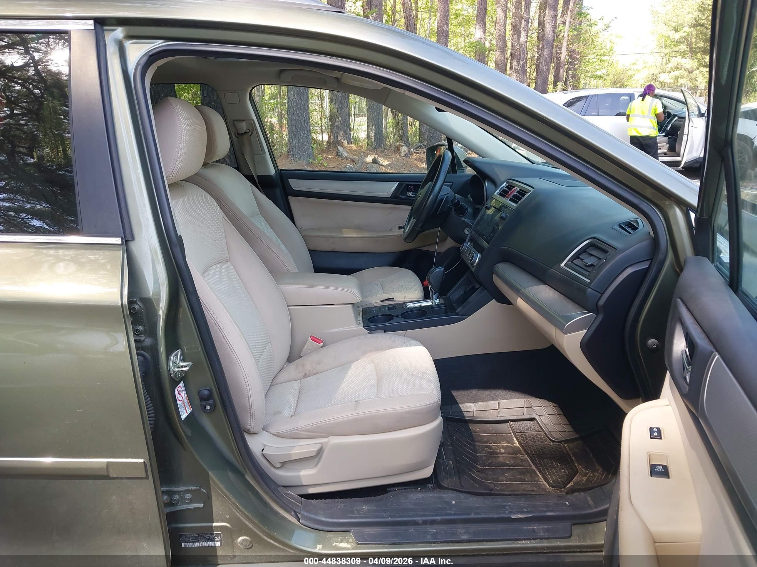 SUBARU OUTBACK image 5