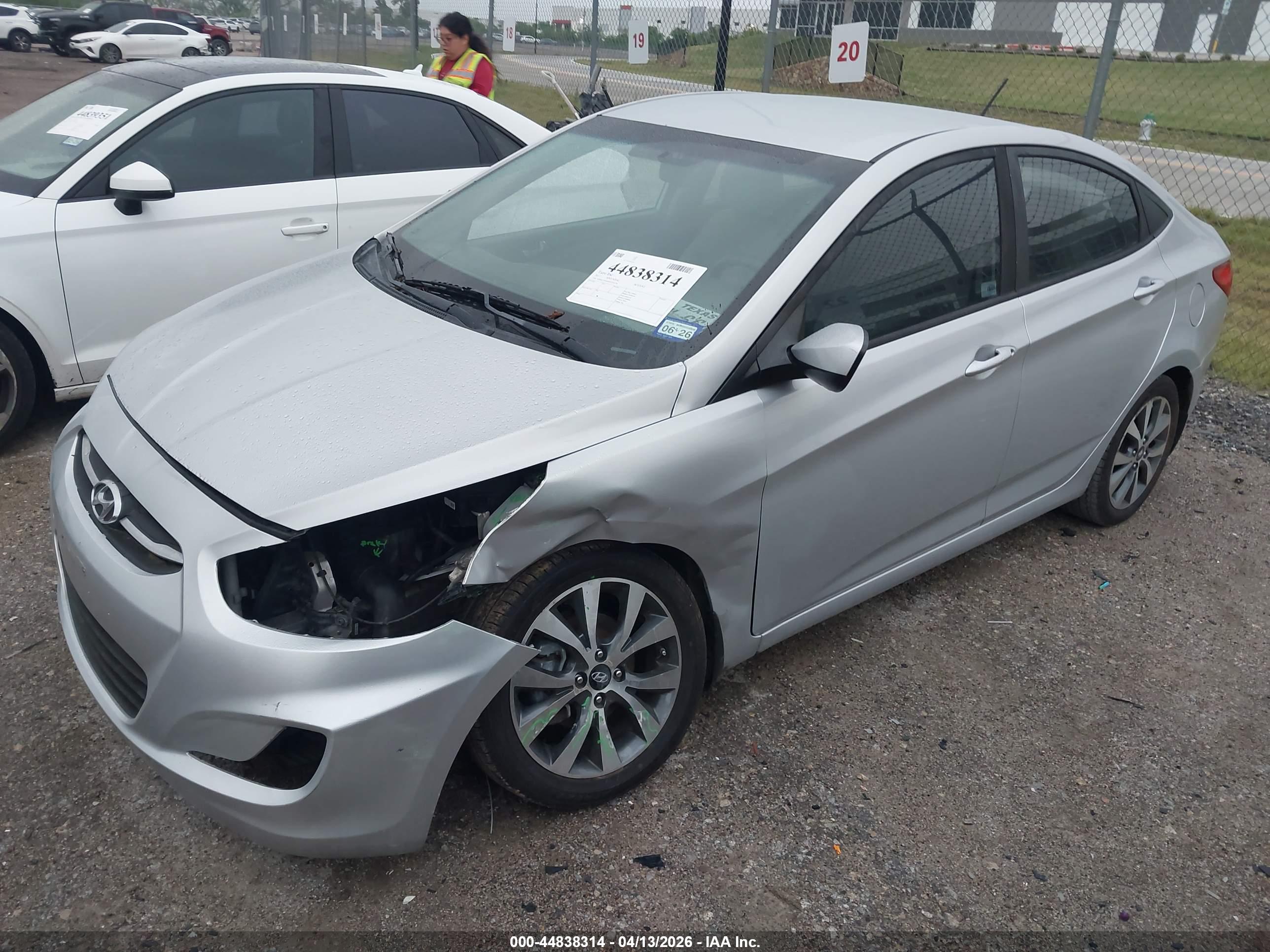 HYUNDAI ACCENT image 2