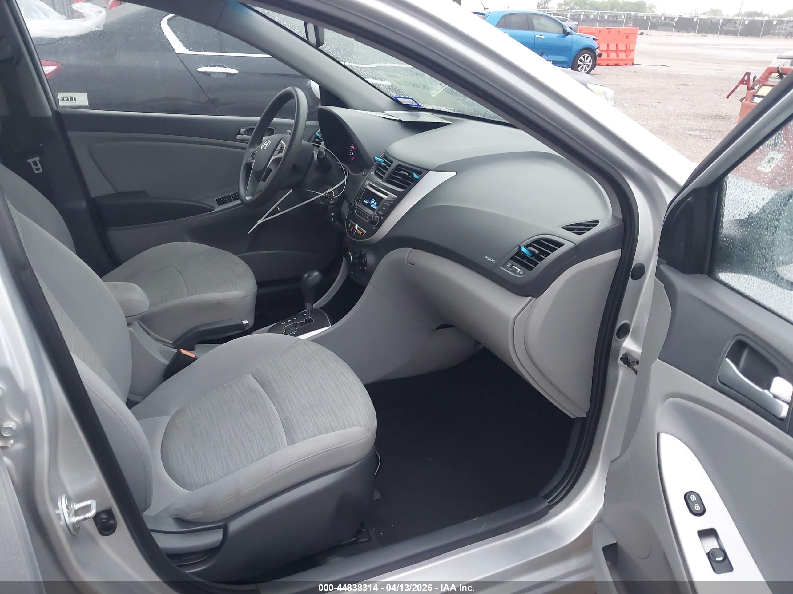 HYUNDAI ACCENT image 5