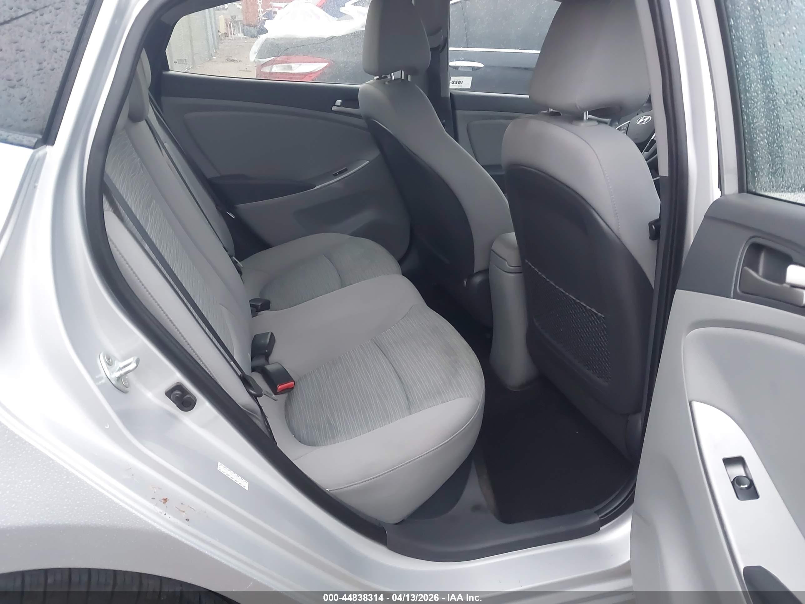 HYUNDAI ACCENT image 8