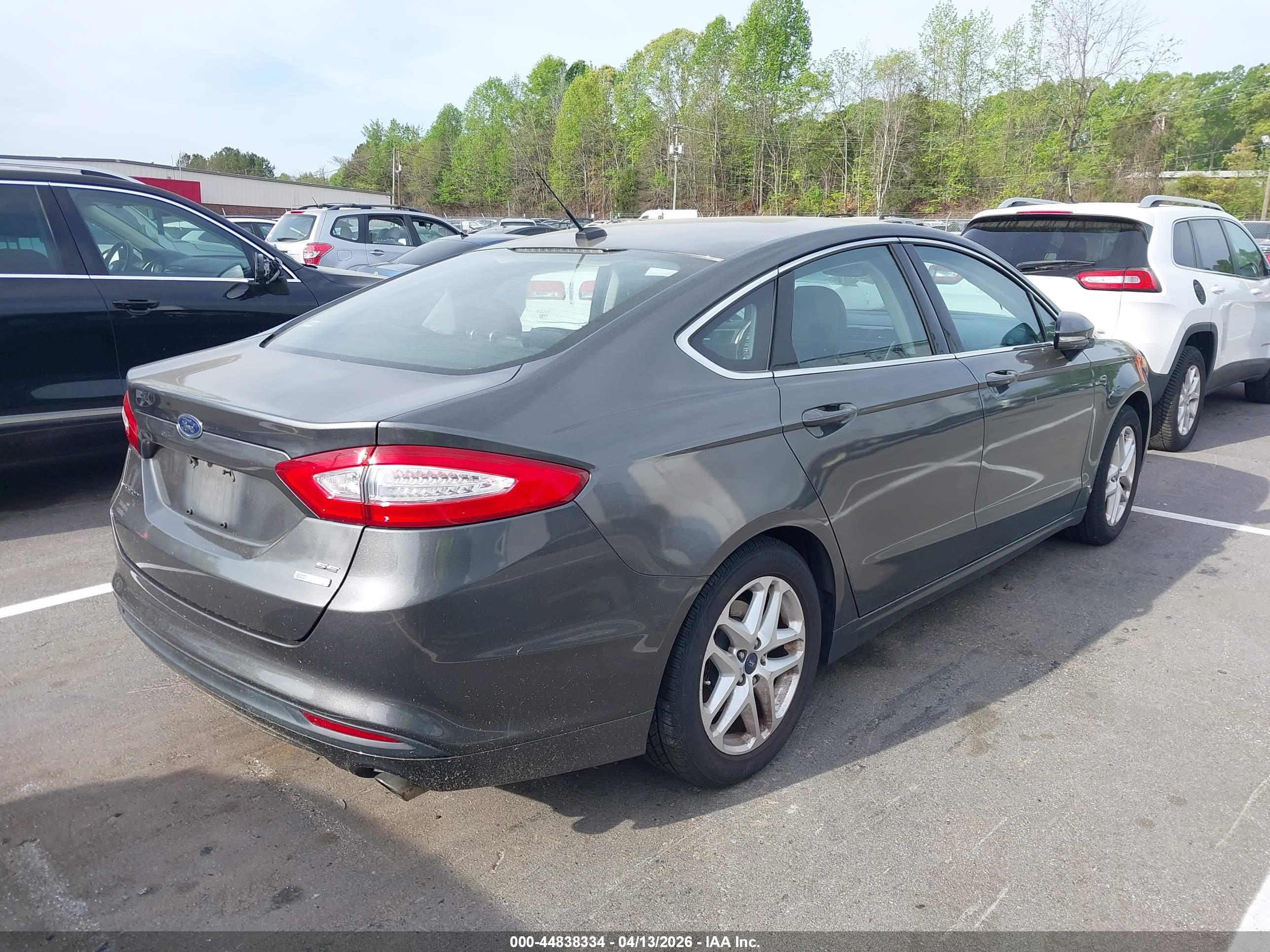 FORD FUSION image 4