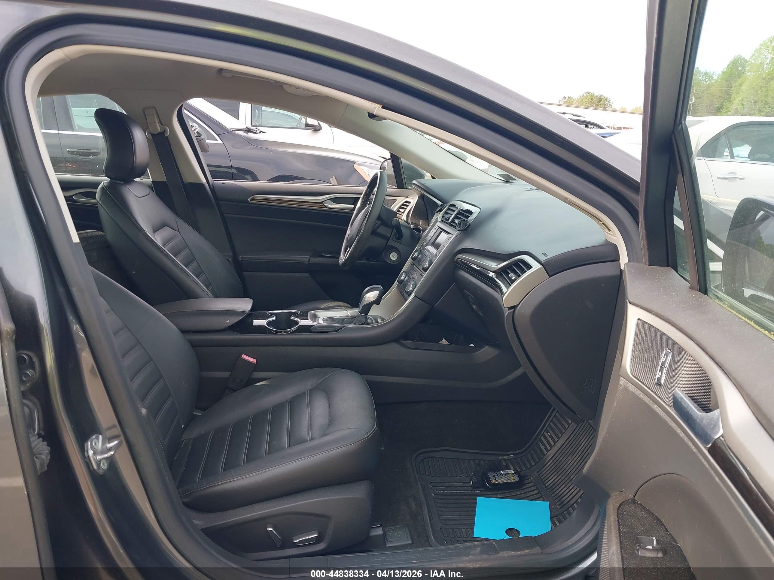 FORD FUSION image 5