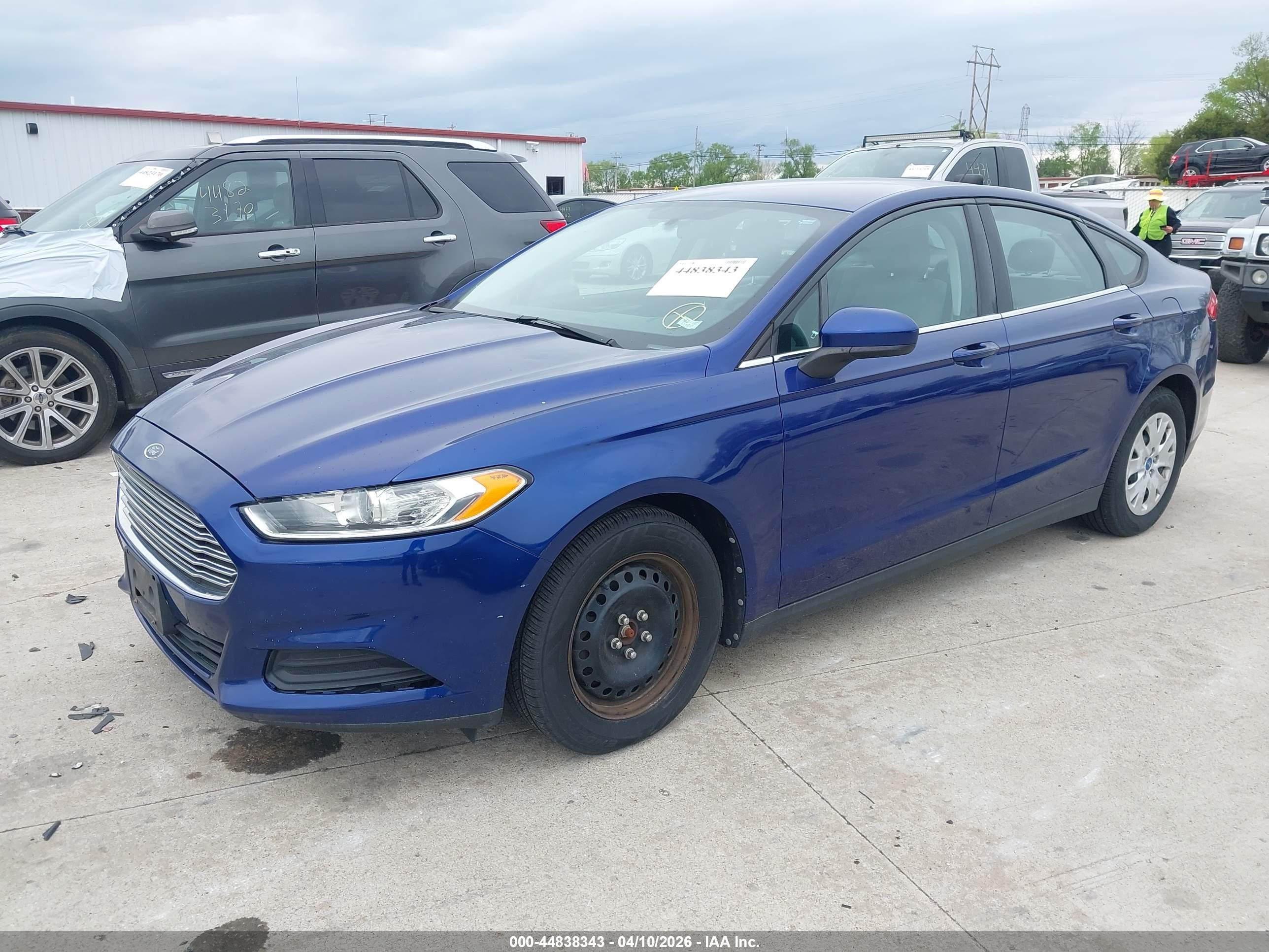 FORD FUSION image 2