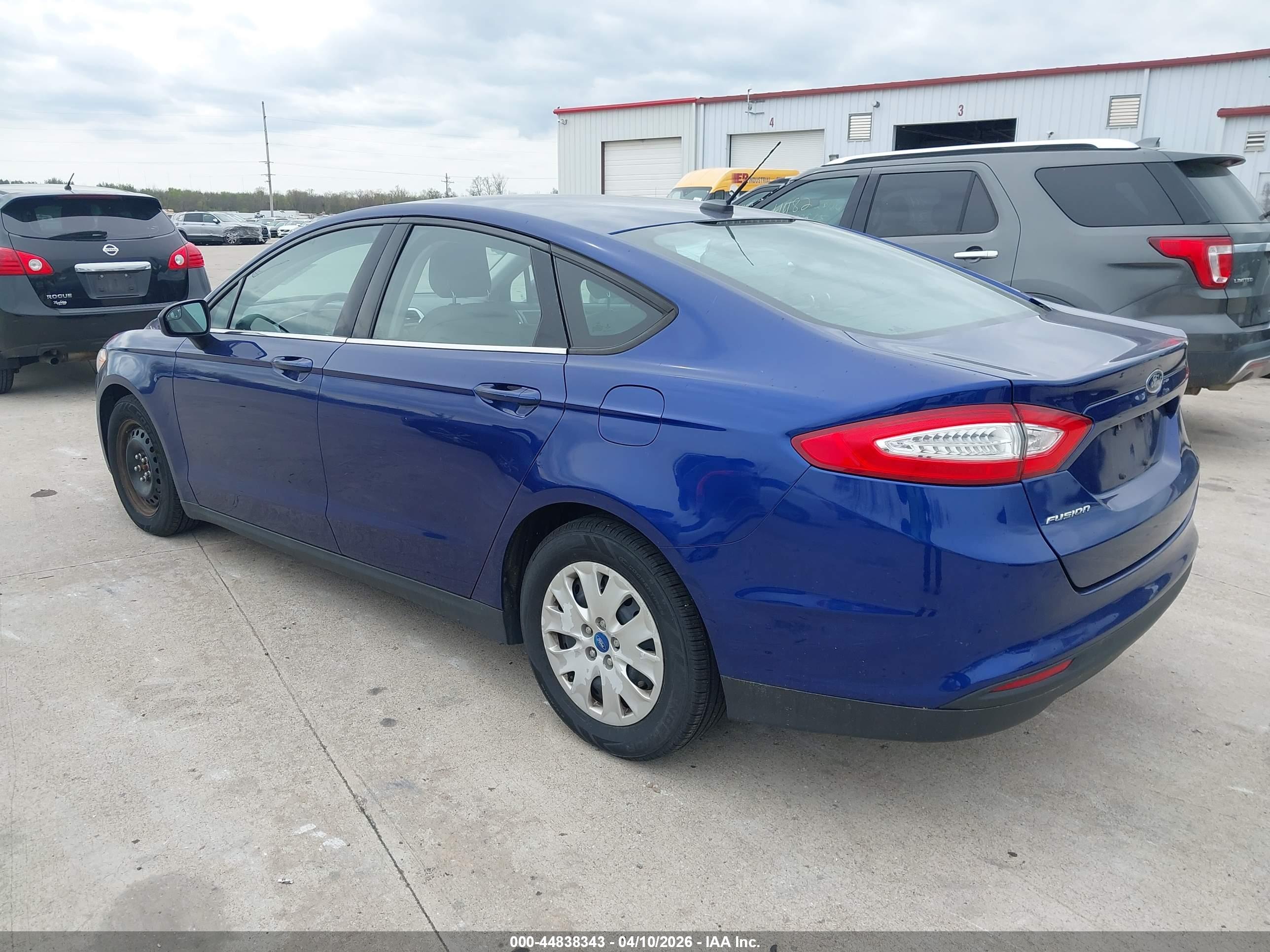 FORD FUSION image 3
