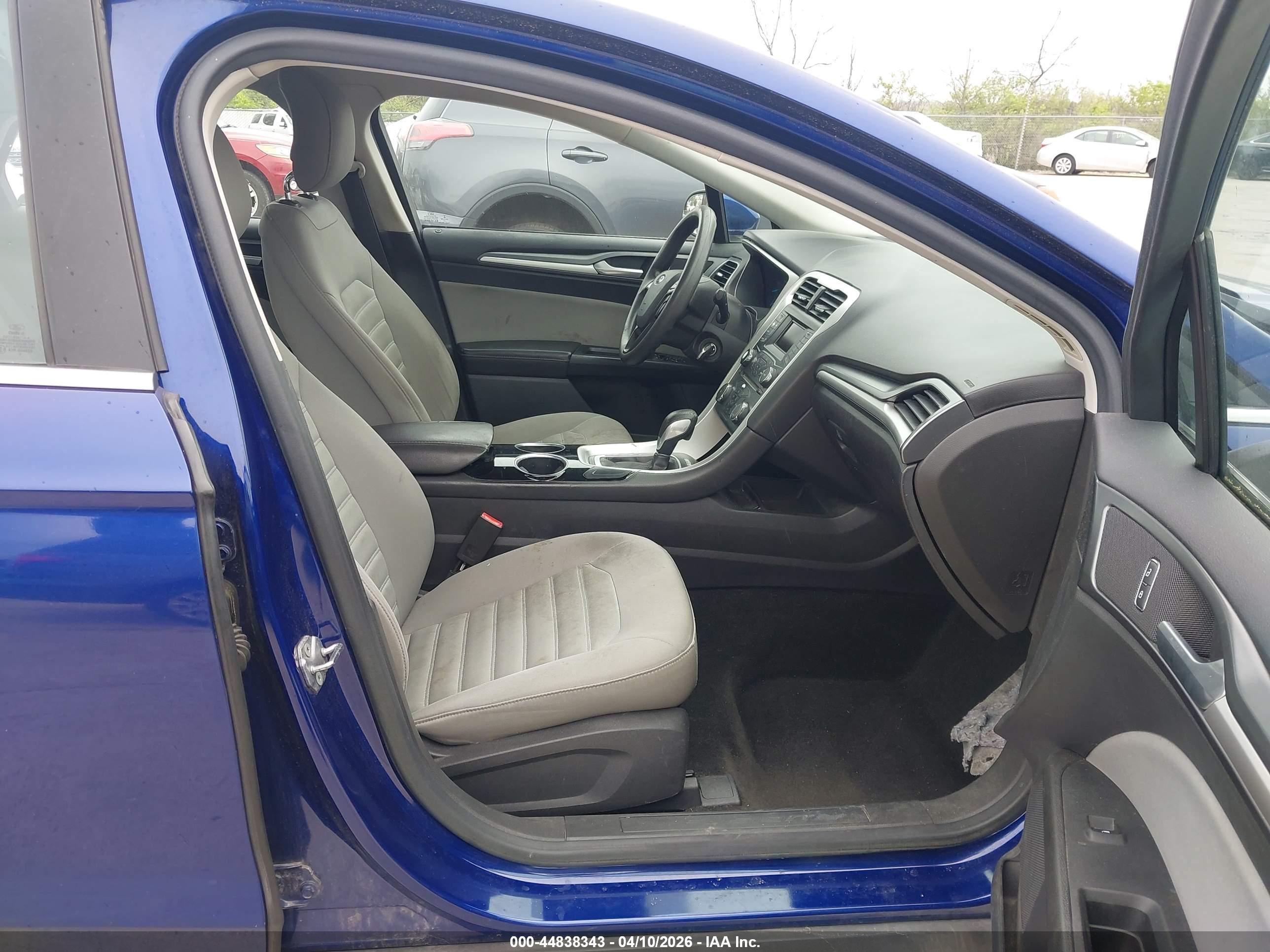 FORD FUSION image 5