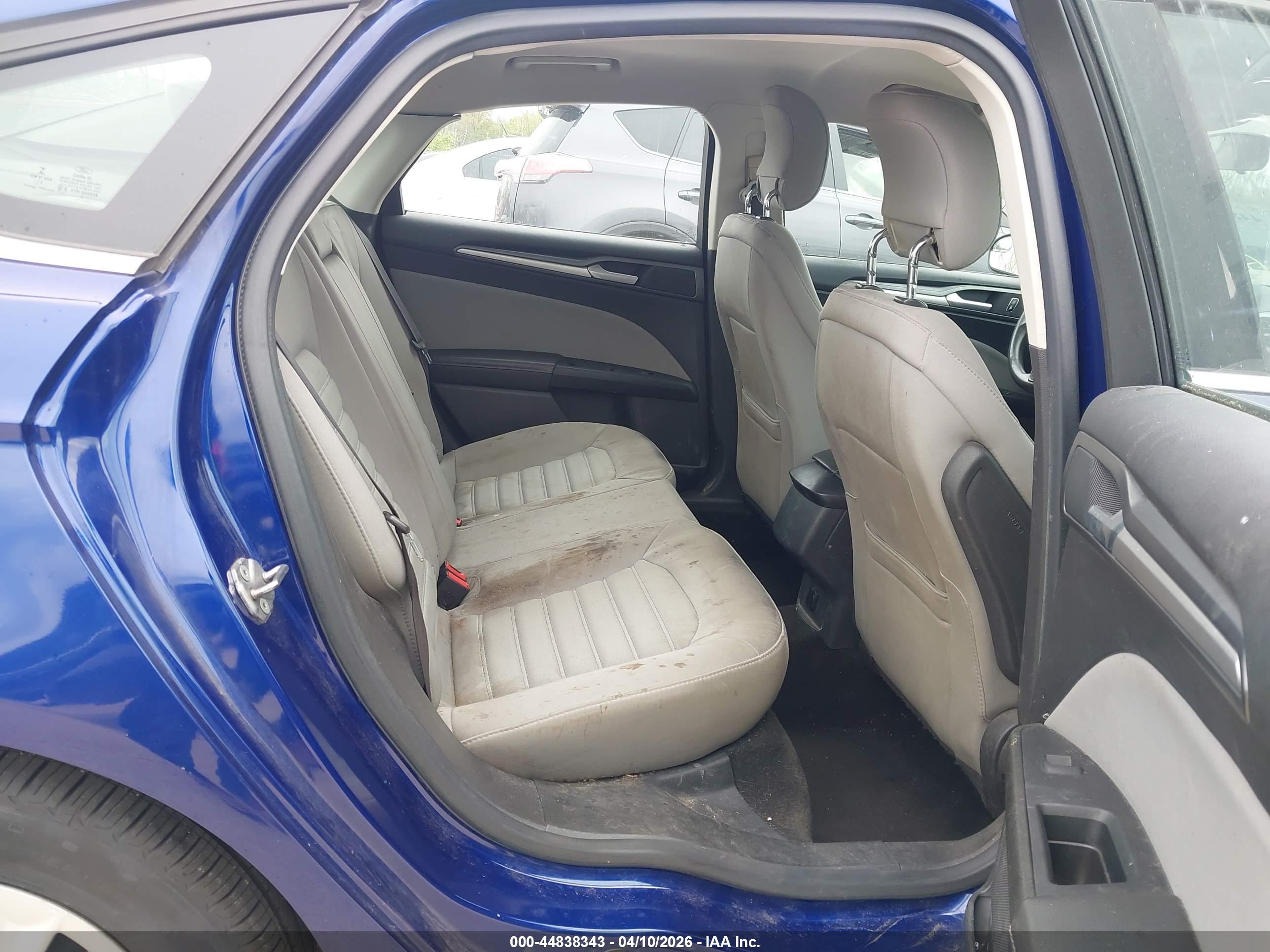 FORD FUSION image 8