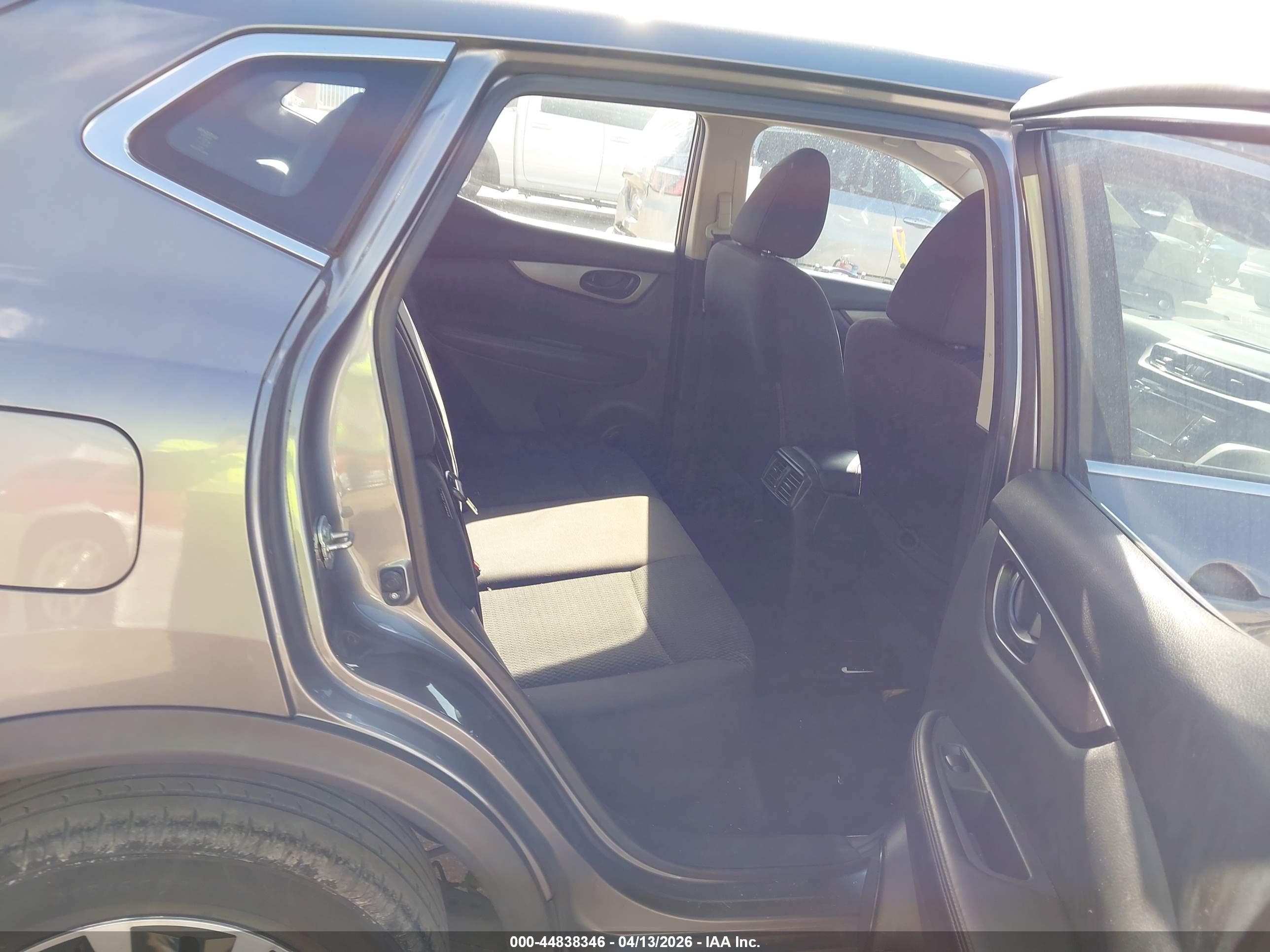 NISSAN ROGUE image 8