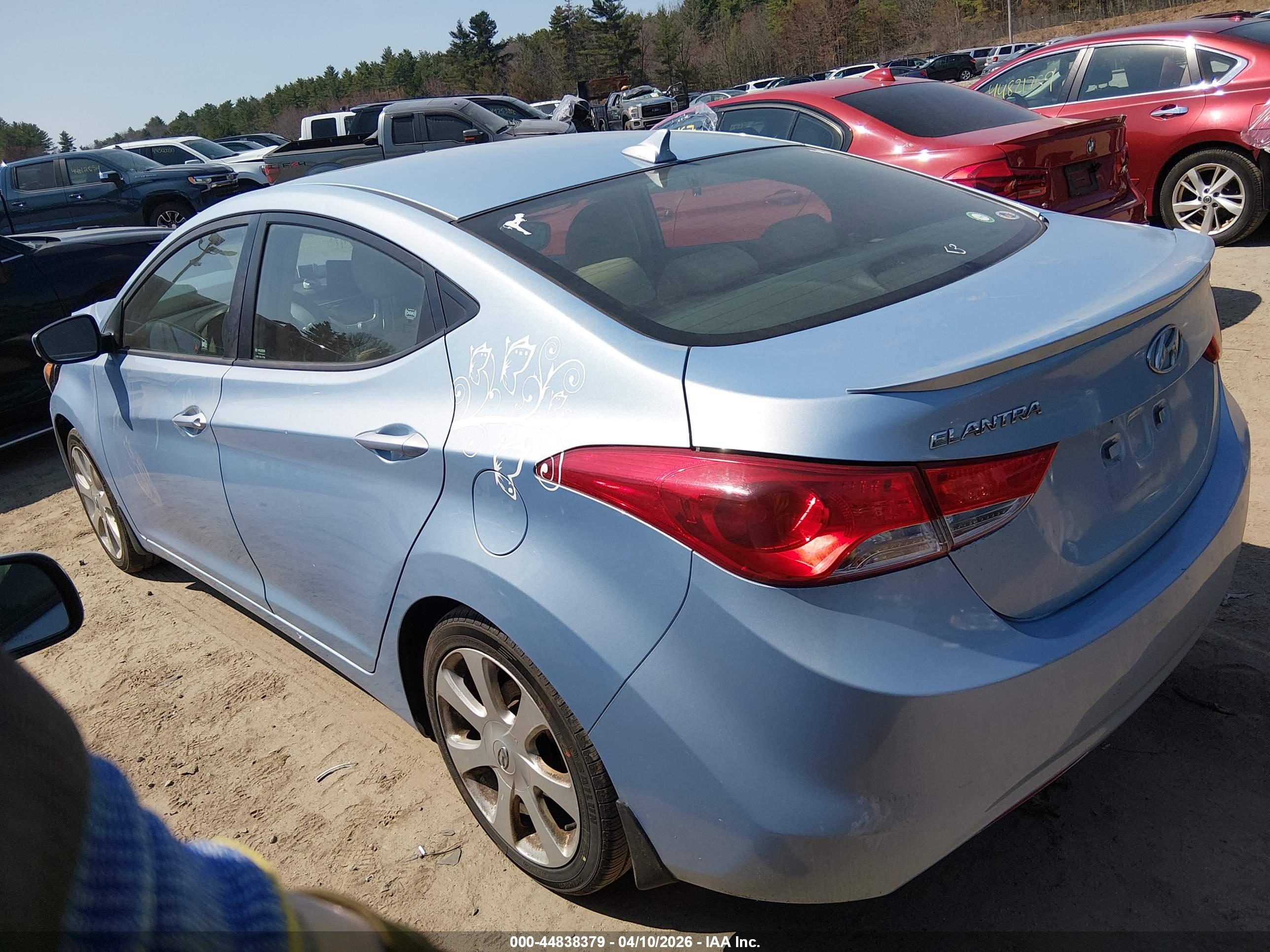 HYUNDAI ELANTRA image 3