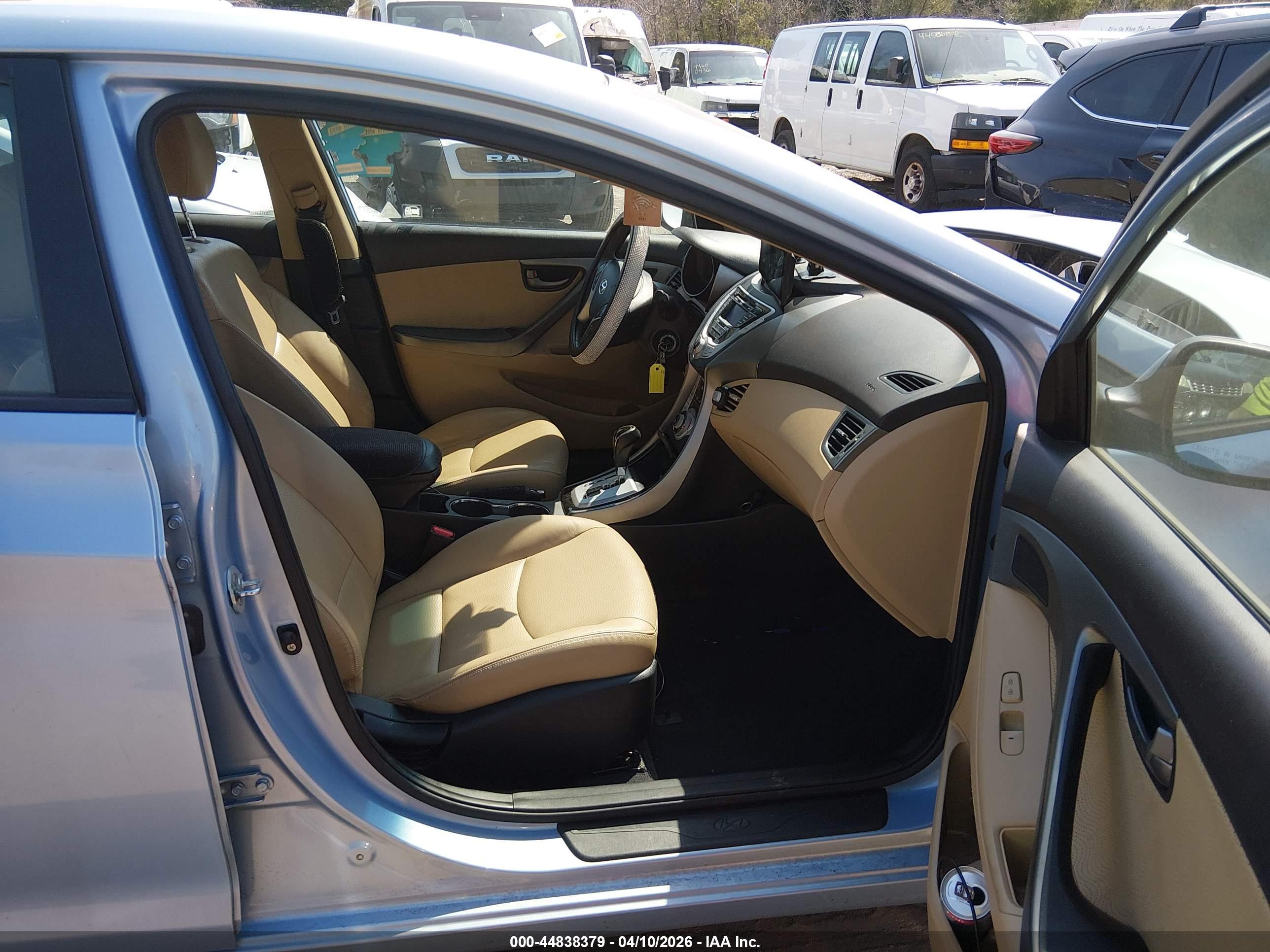 HYUNDAI ELANTRA image 5