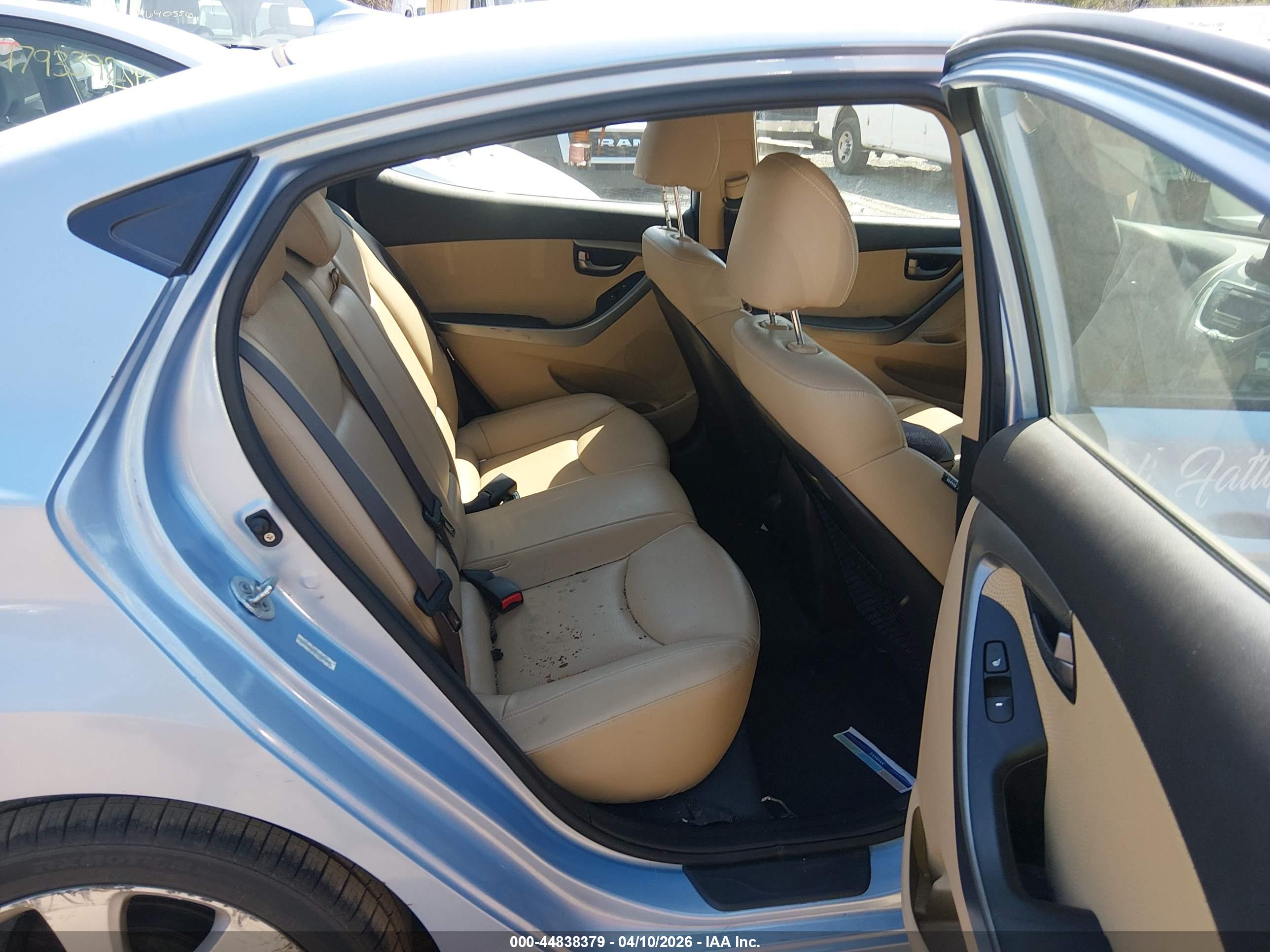 HYUNDAI ELANTRA image 8