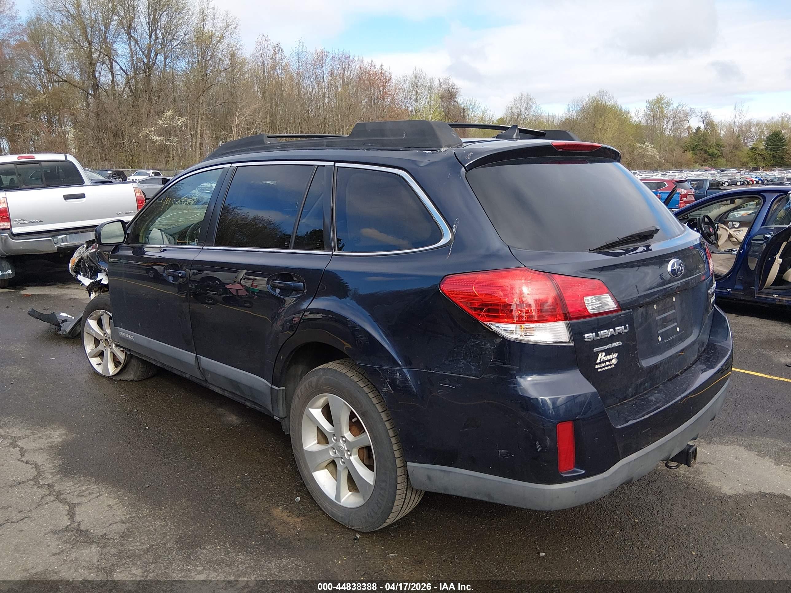 SUBARU OUTBACK image 3