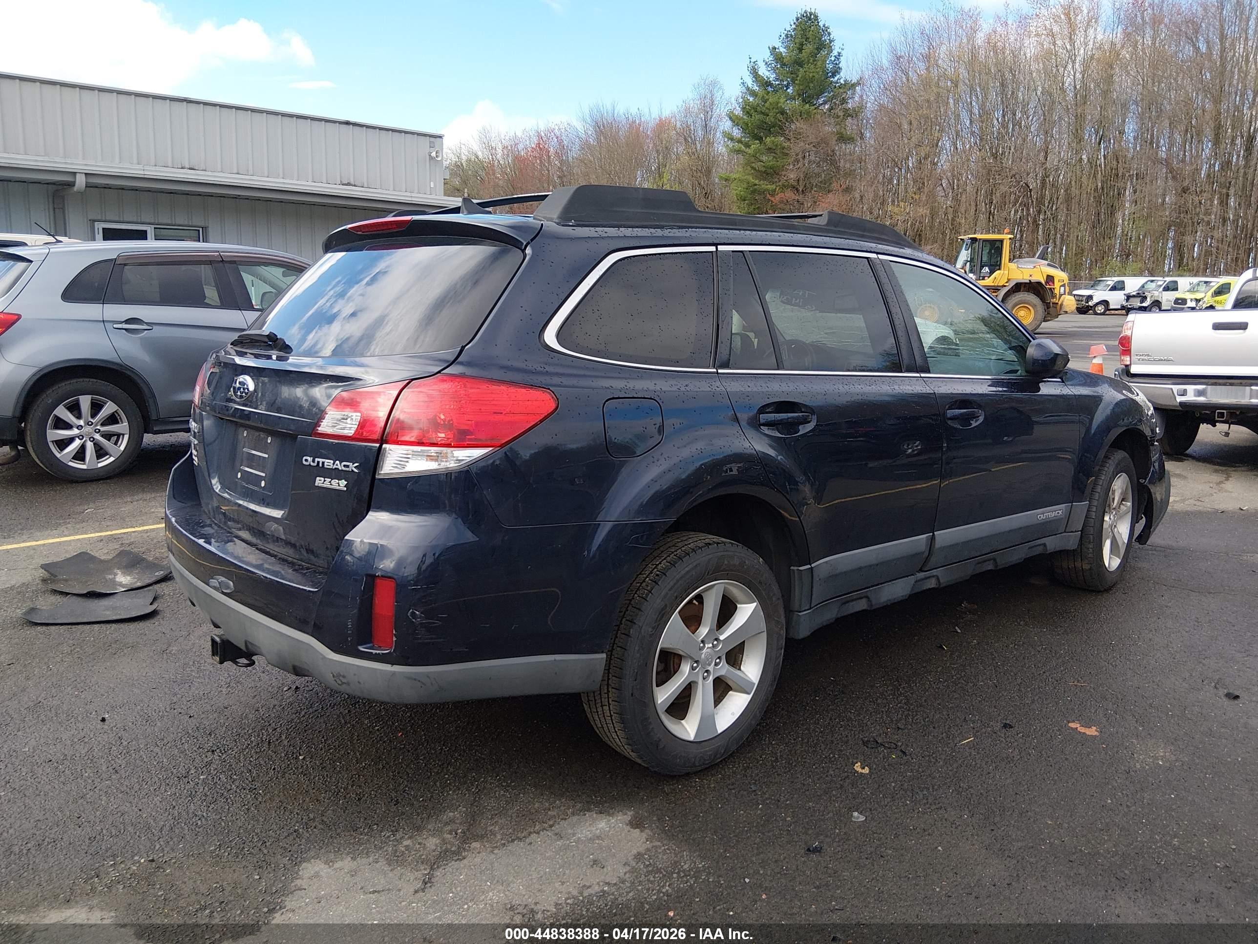 SUBARU OUTBACK image 4