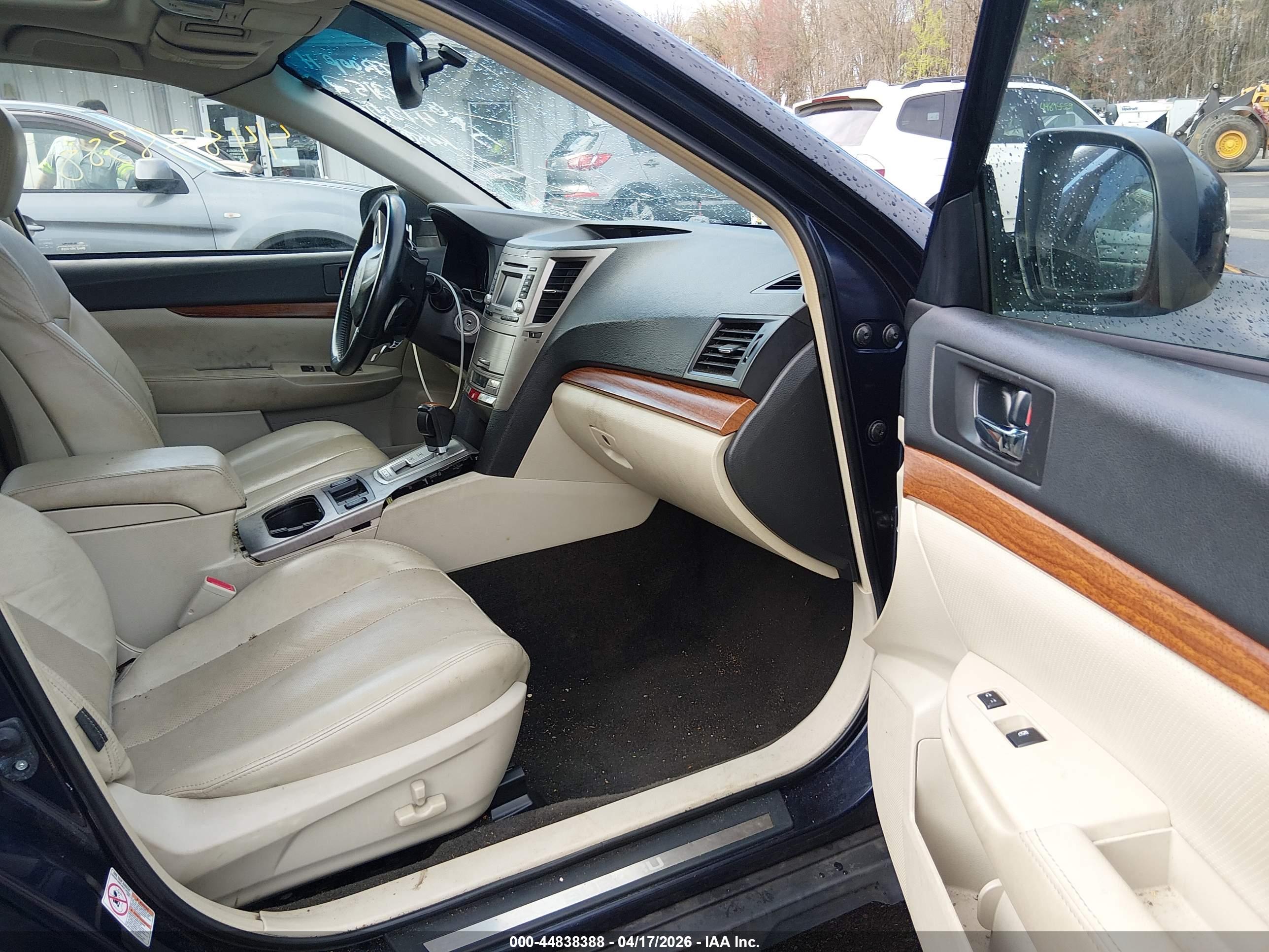 SUBARU OUTBACK image 5