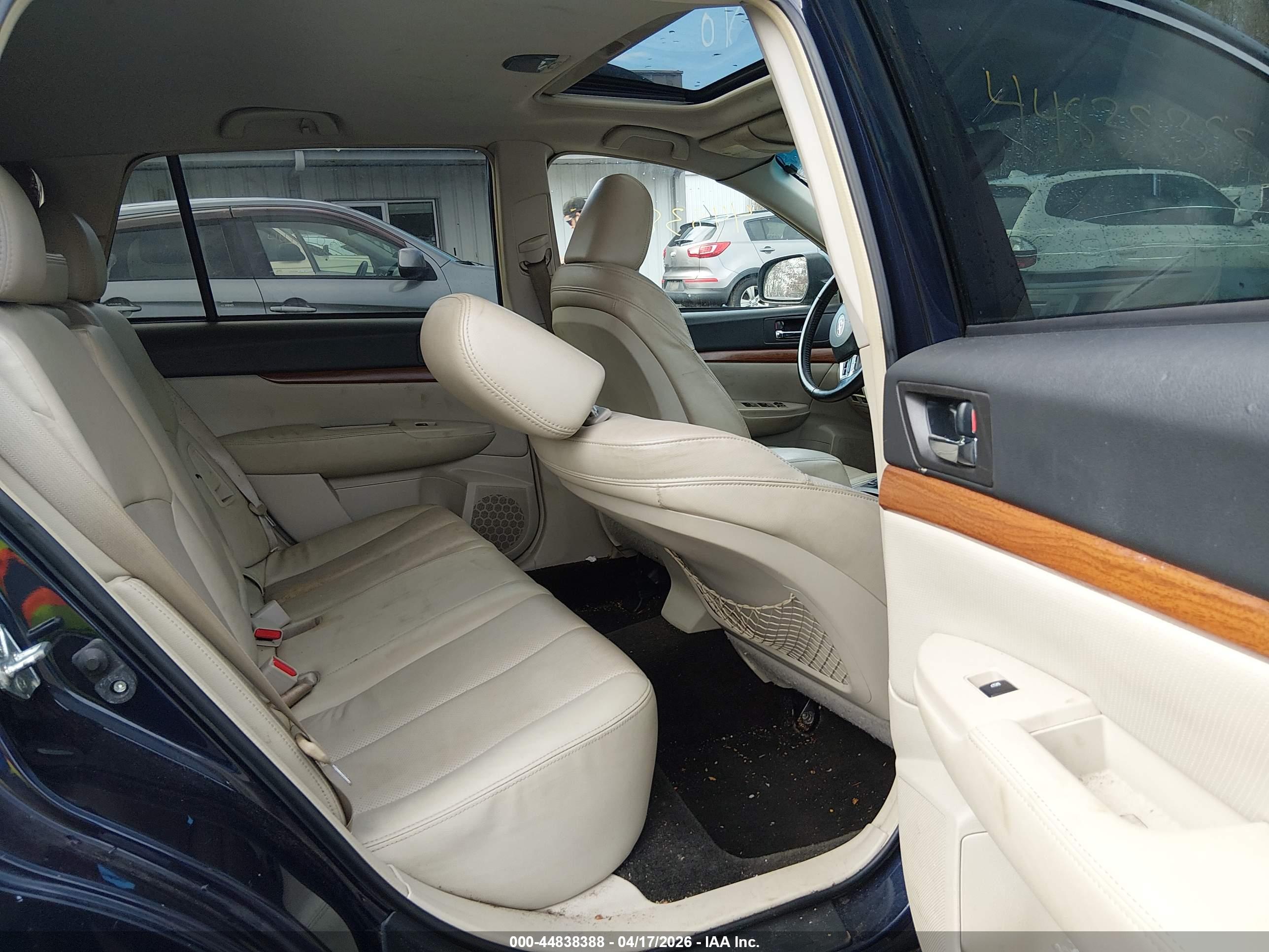 SUBARU OUTBACK image 8