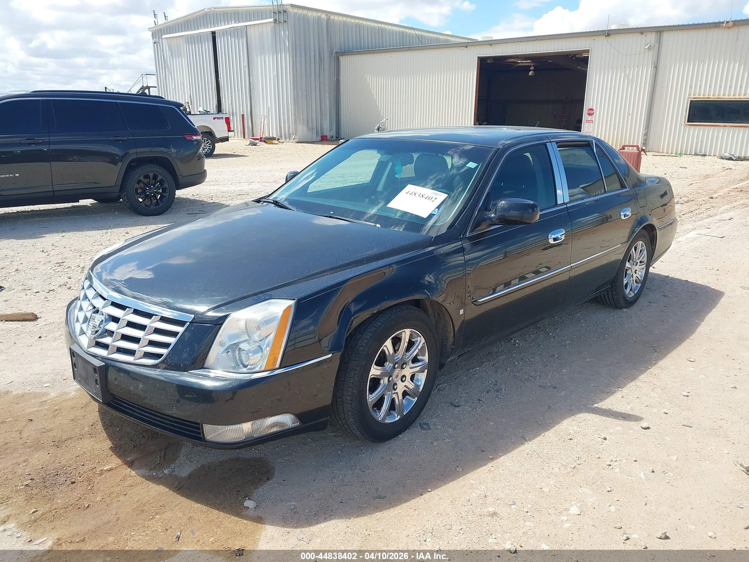 CADILLAC DTS image 2