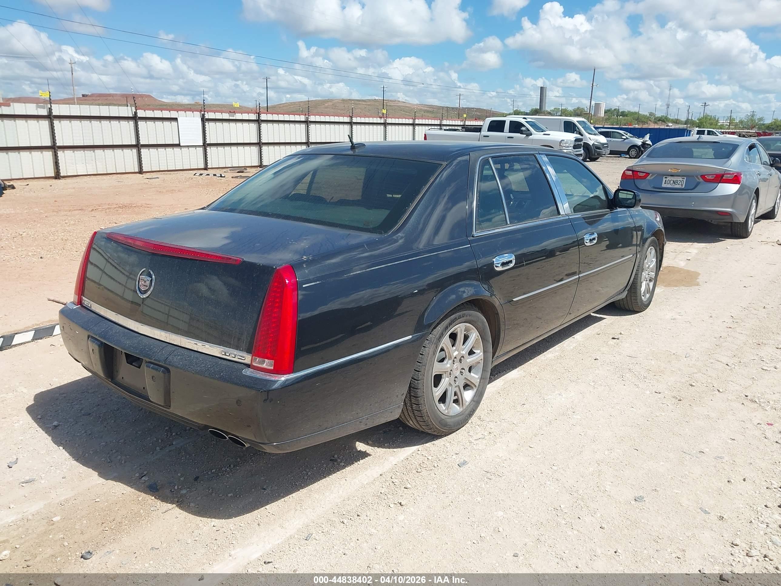 CADILLAC DTS image 4
