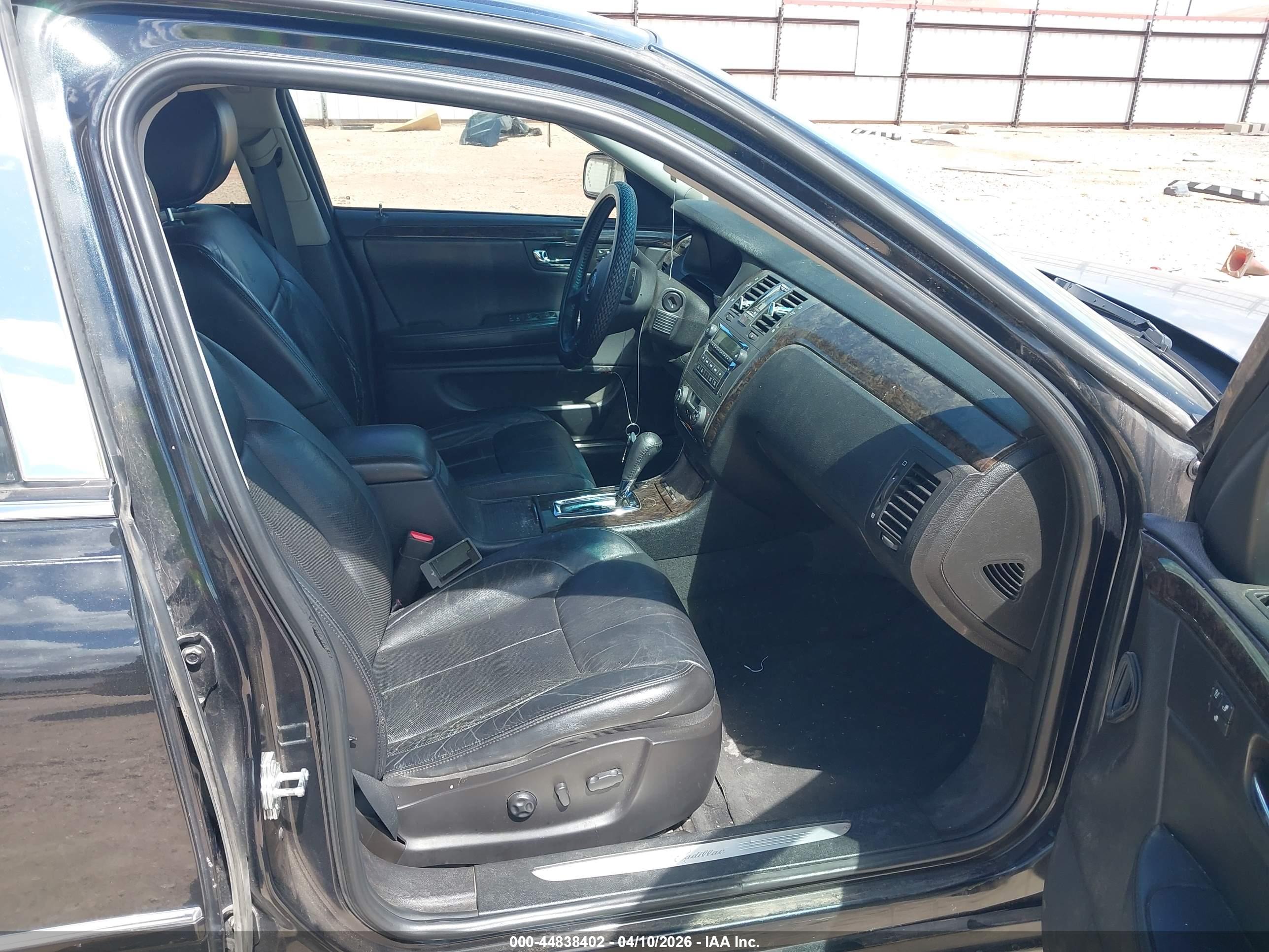 CADILLAC DTS image 5