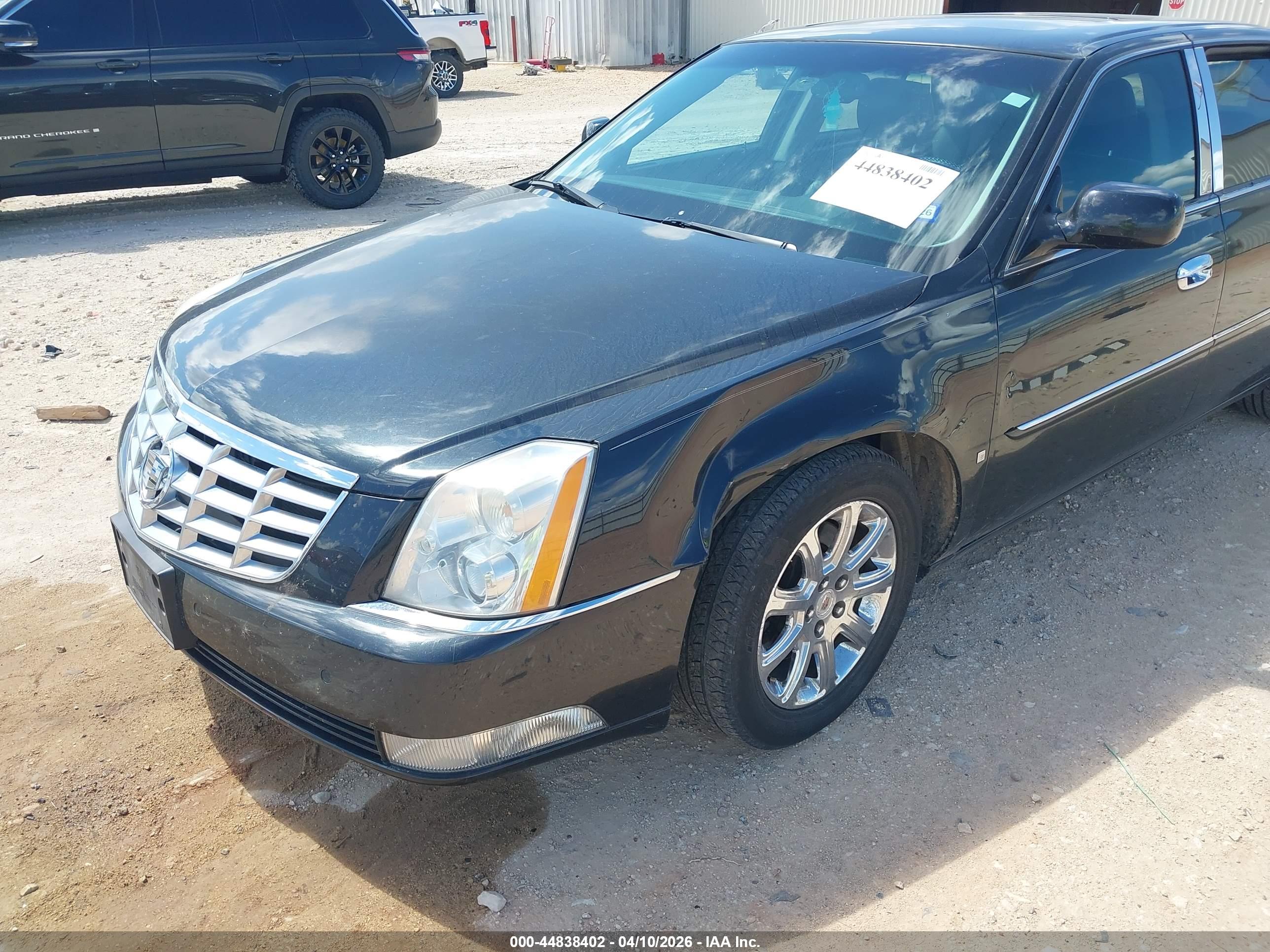 CADILLAC DTS image 6