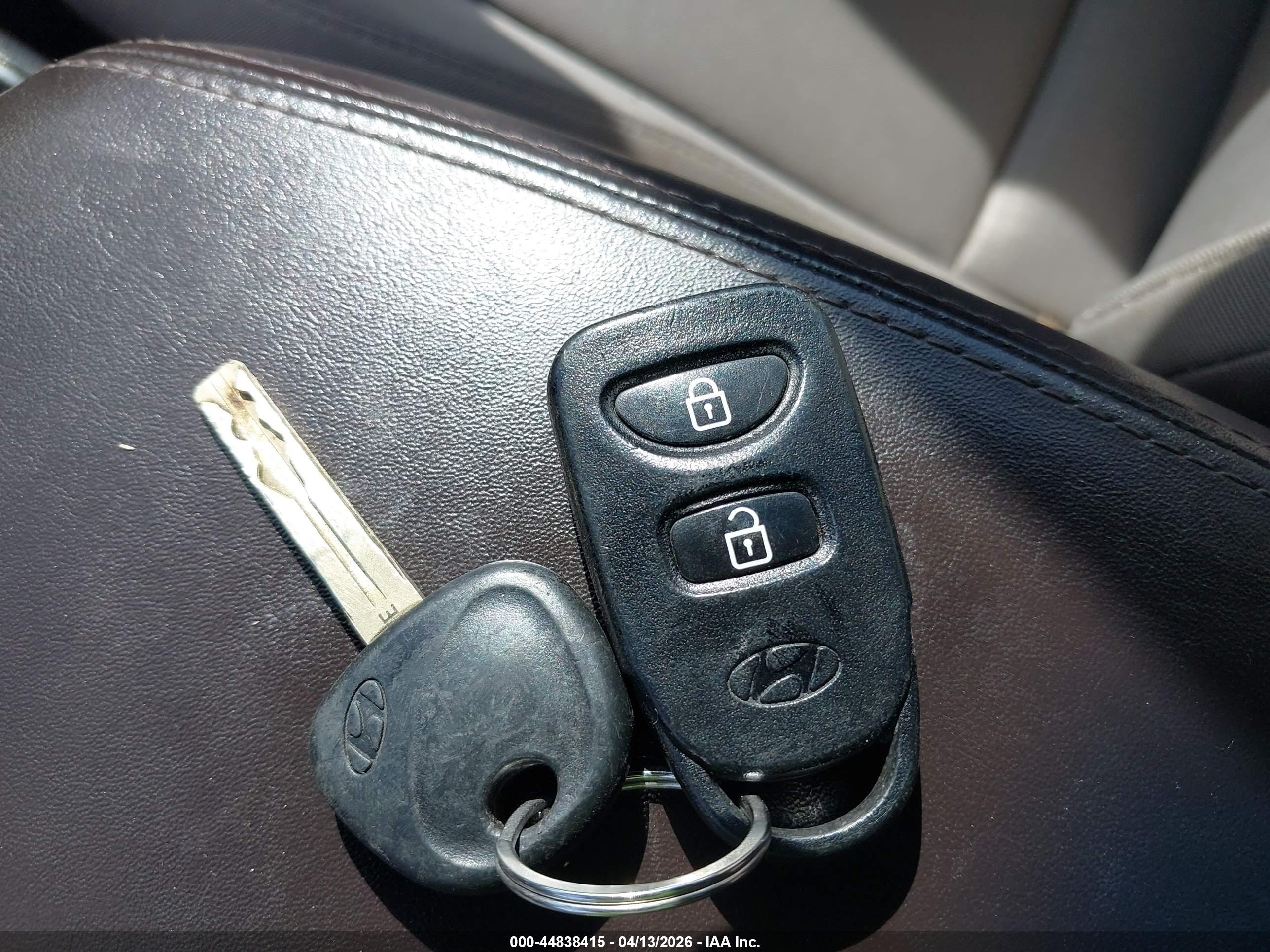 HYUNDAI TUCSON image 11