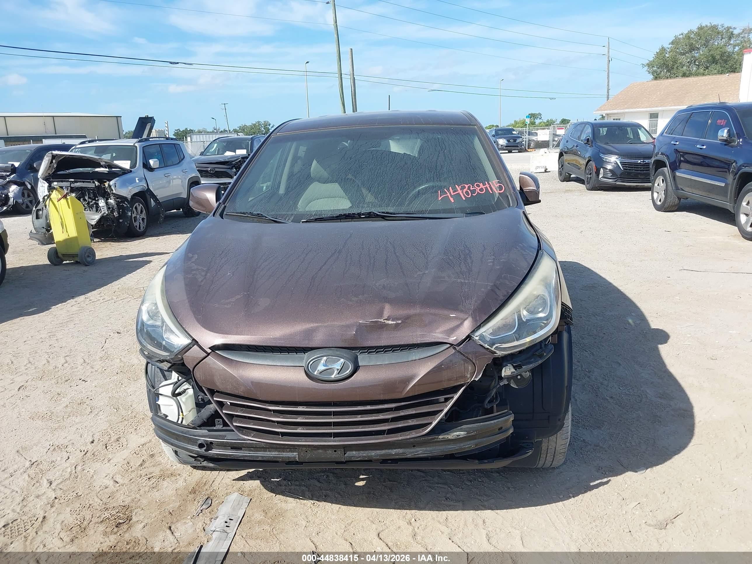 HYUNDAI TUCSON image 6