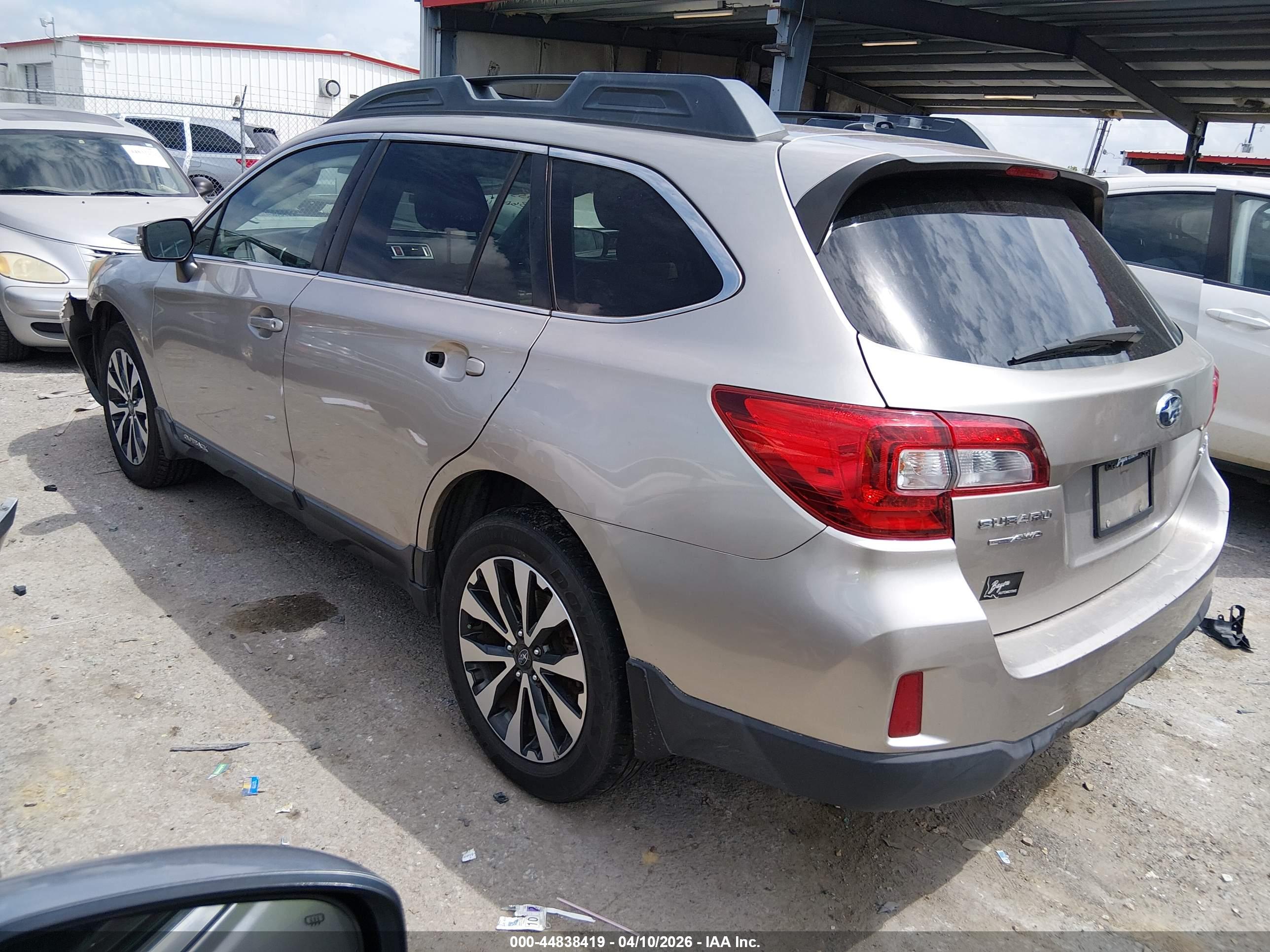 SUBARU OUTBACK image 3