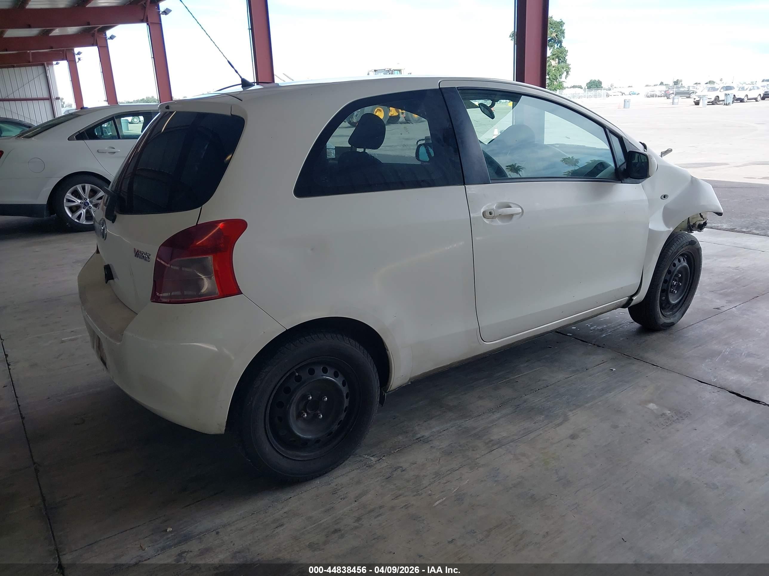 TOYOTA YARIS image 4