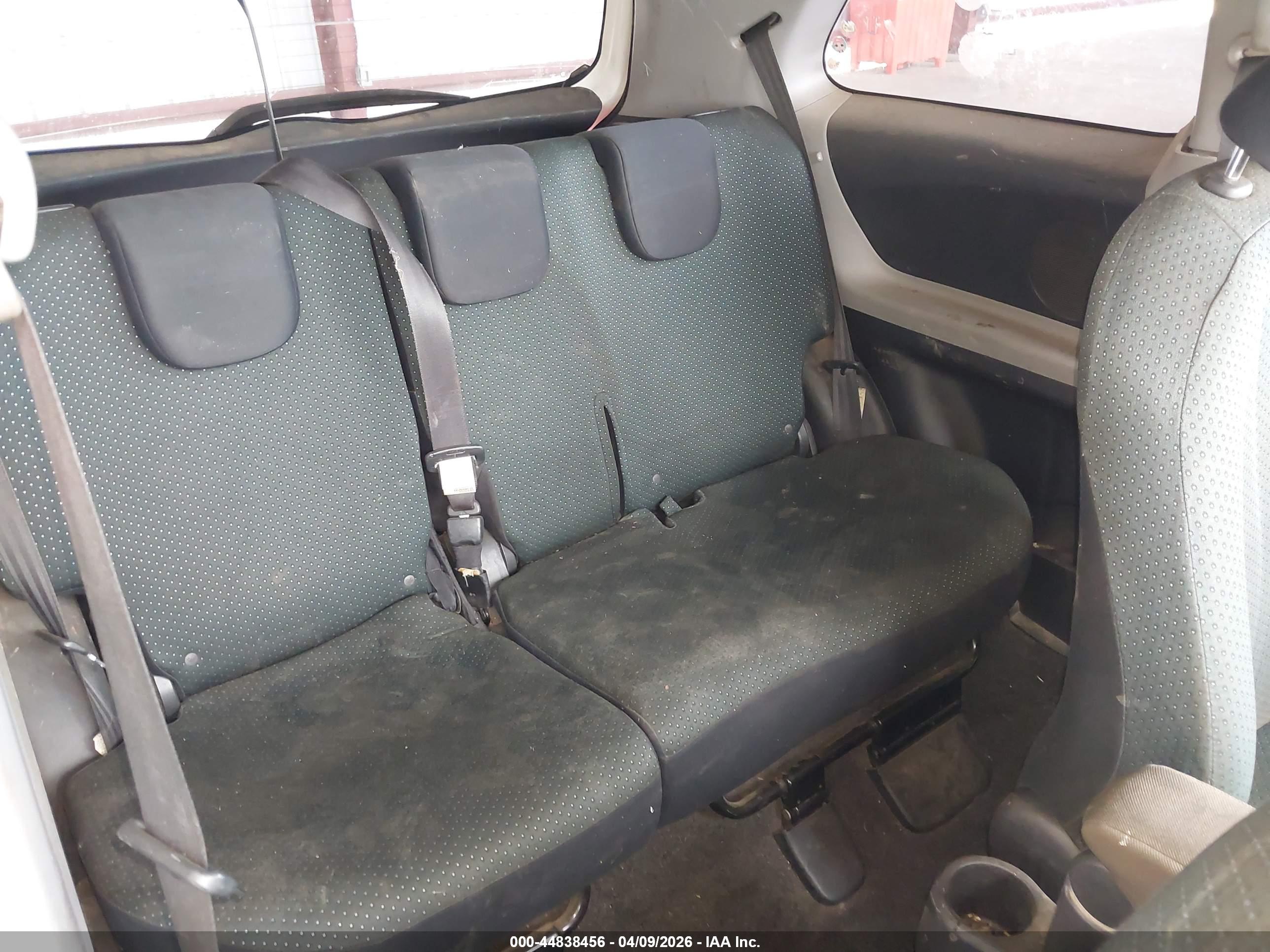 TOYOTA YARIS image 8