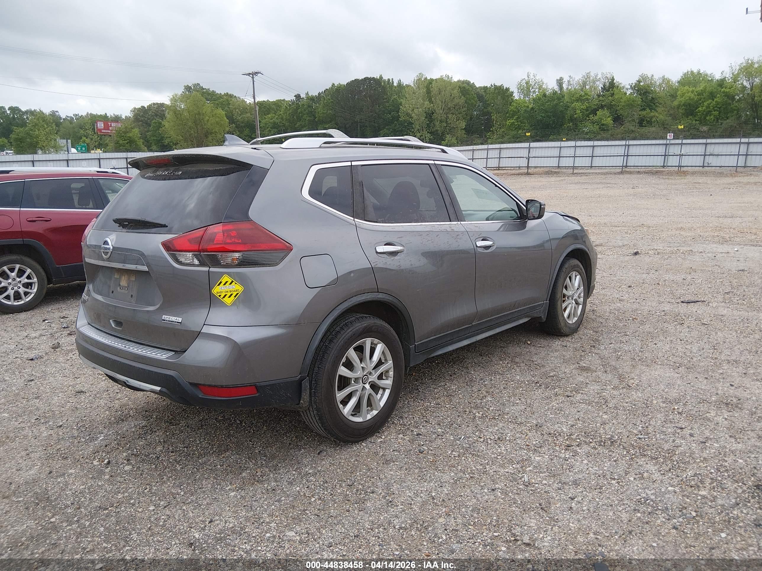 NISSAN ROGUE image 4