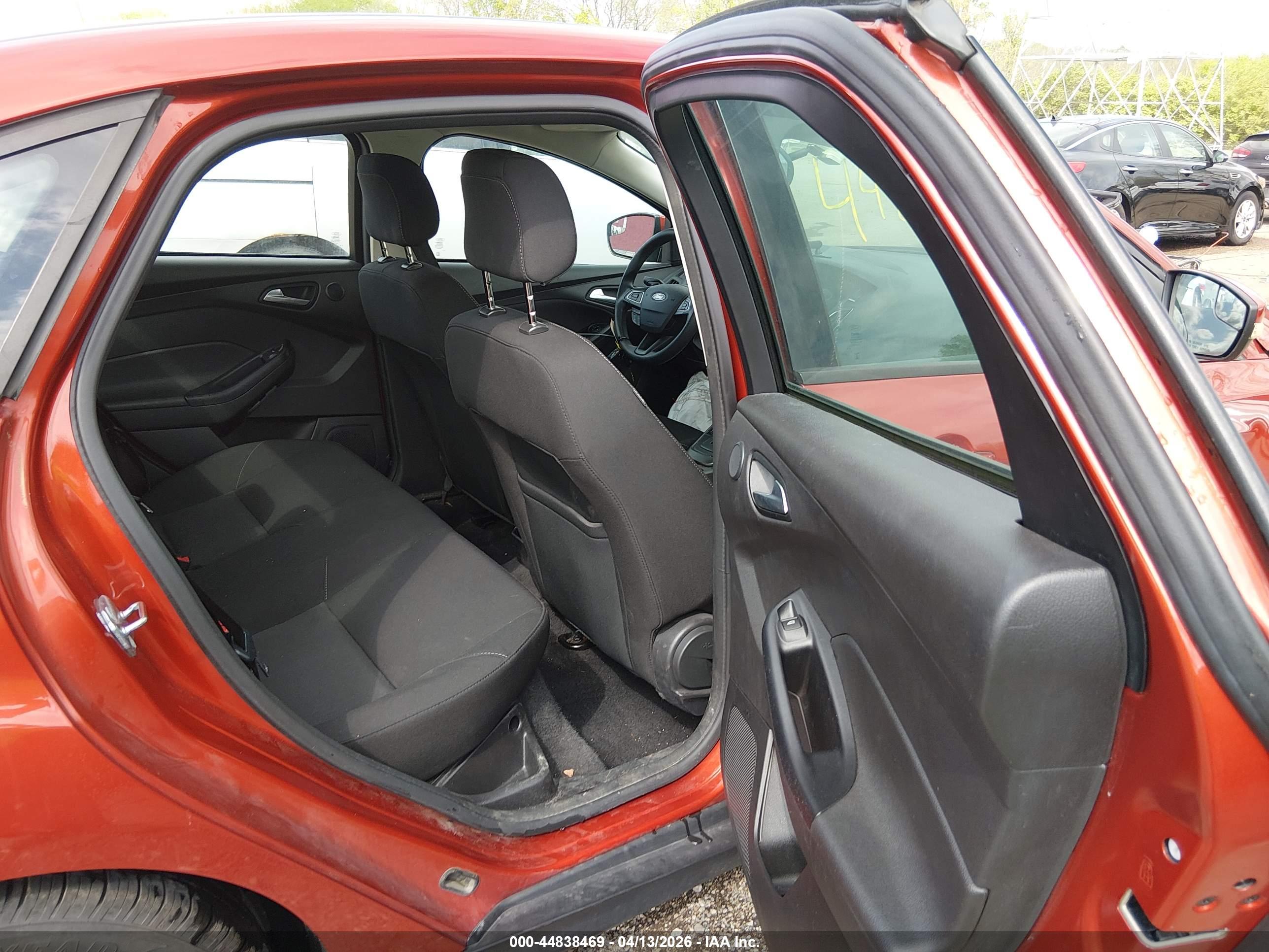 FORD FOCUS image 8