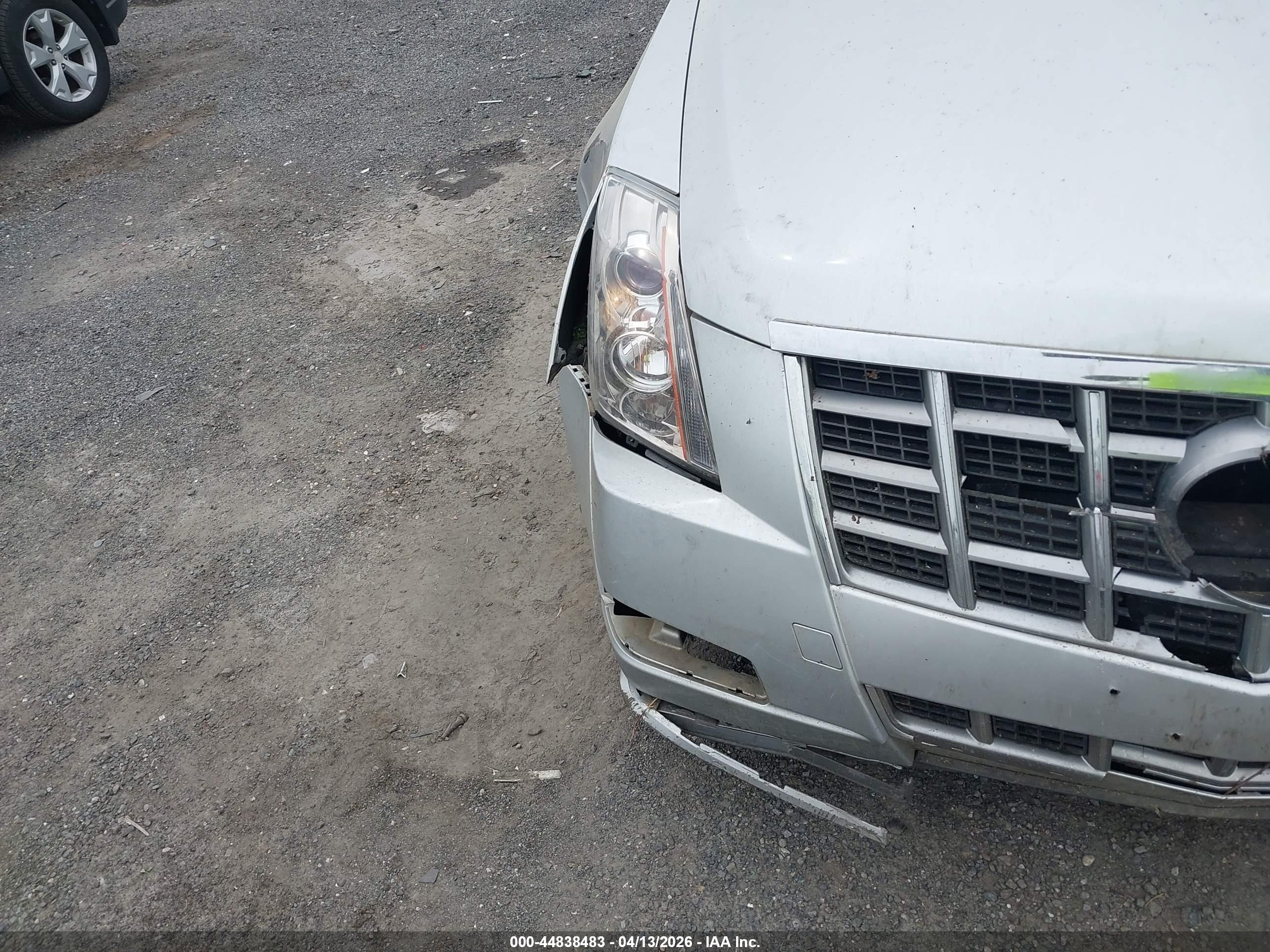 CADILLAC CTS image 6